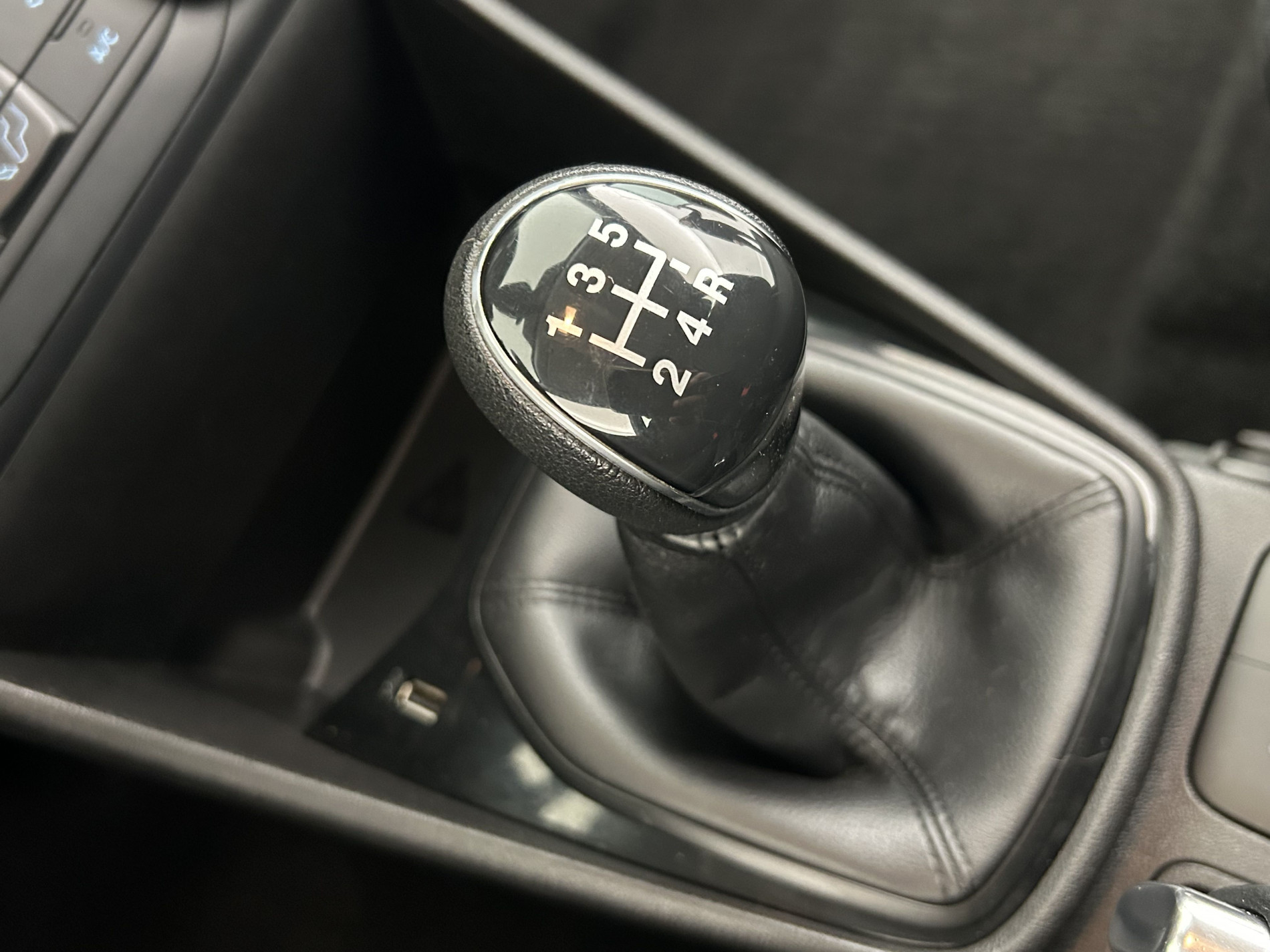 Vente en ligne Ford Fiesta 1.1 85ch Cool & Connect 3p + Radars de recul au prix de 9 780 €