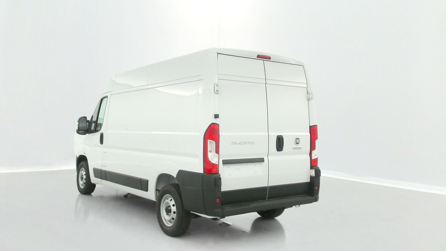 Vente en ligne Fiat Ducato Fourgon DUCATO III 3.5 MH2 H3-Power 140ch au prix de 30 300 €