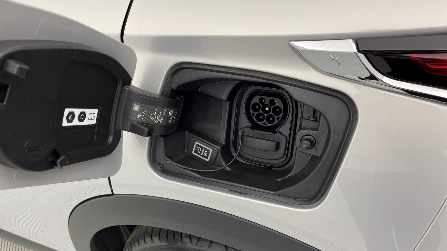 Vente en ligne Ds Ds3 Crossback DS3 CROSSBACK E-Tense Rivoli 136ch au prix de 31 100 €