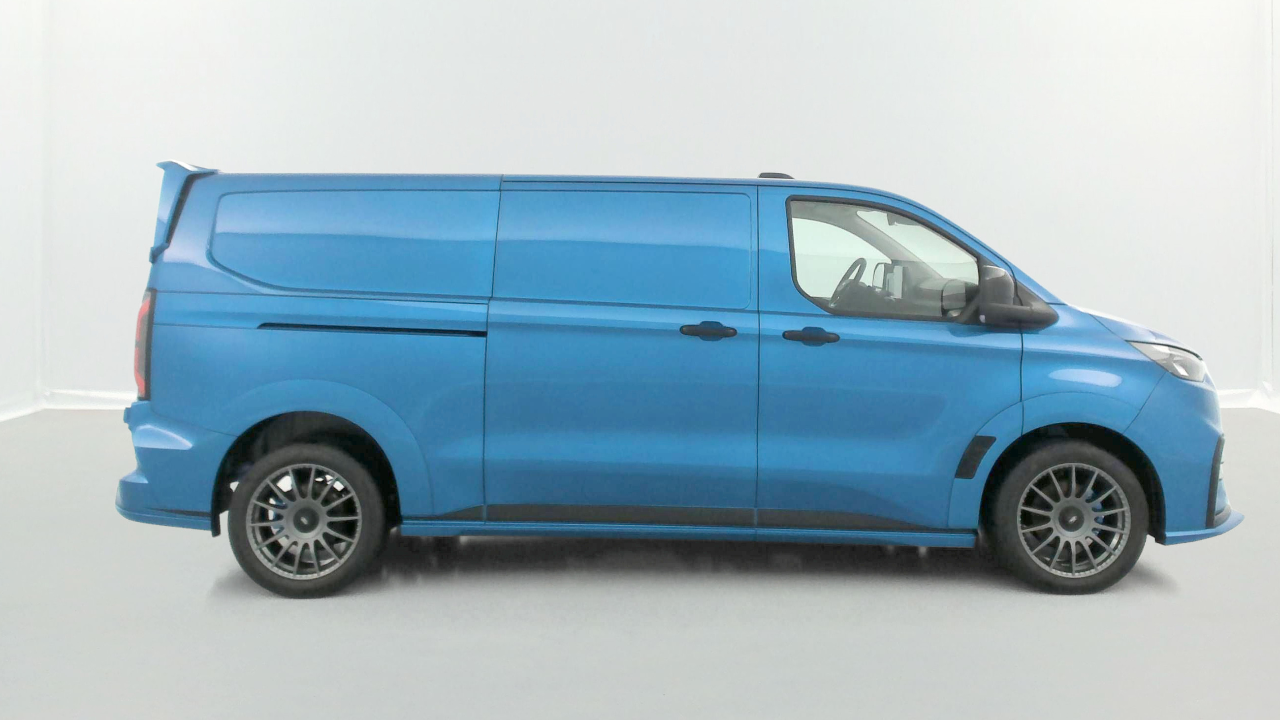 Vente en ligne Ford Transit Custom TRANSIT CUSTOM 320 L2H1 2.0 EcoBlue 170ch MS-RT BVA8 AWD au prix de 67 740 €