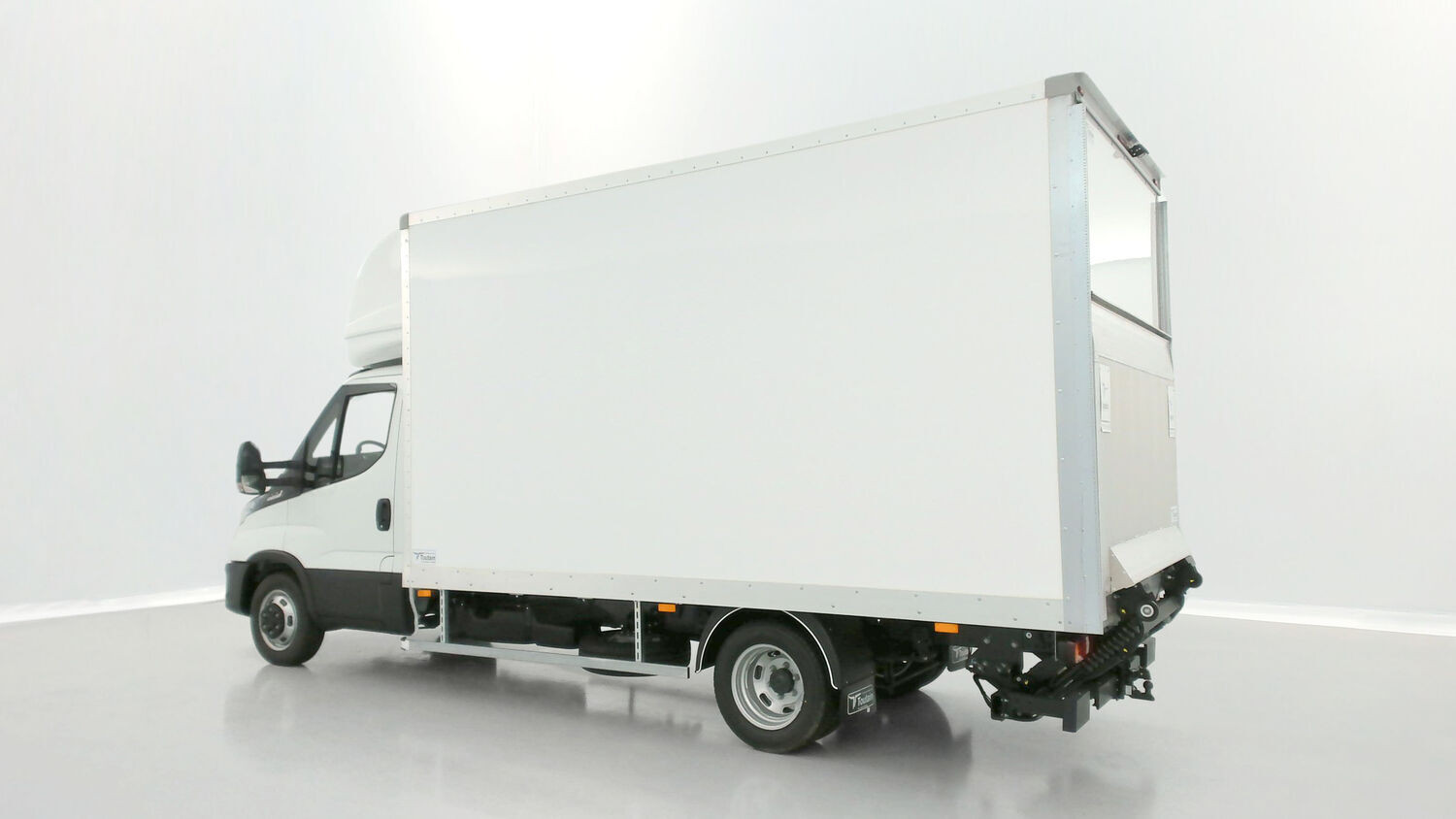 Vente en ligne Iveco Daily DAILY III 35C18HA8 4100 3.0 180ch Caisse 20m³ Toutain au prix de 62 480 €