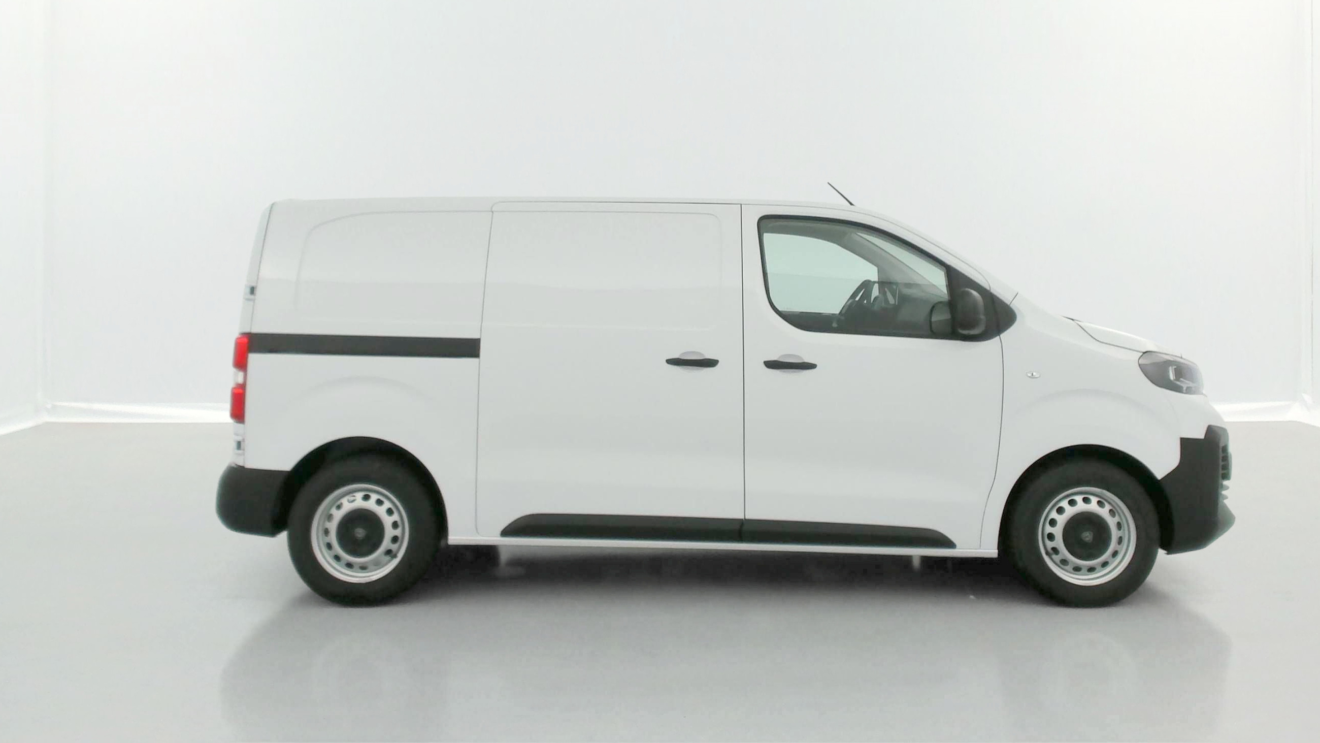 Vente en ligne Peugeot Expert EXPERT III M 2.0 BlueHDi 145ch EAT8 au prix de 31 880 €