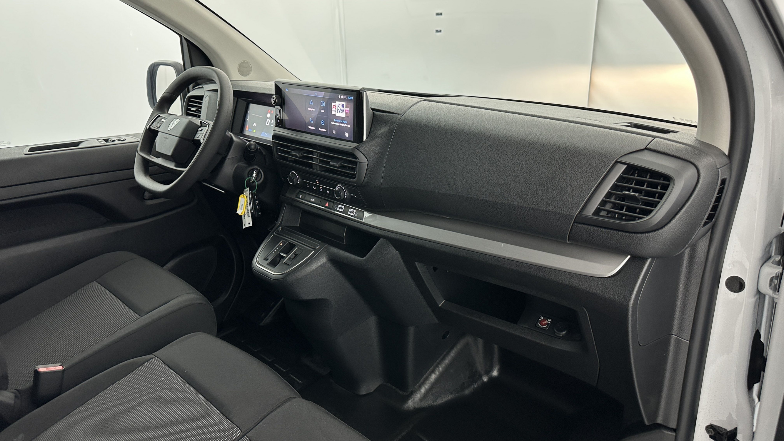 Vente en ligne Peugeot Expert EXPERT III M 2.0 BlueHDi 145ch EAT8 au prix de 31 880 €