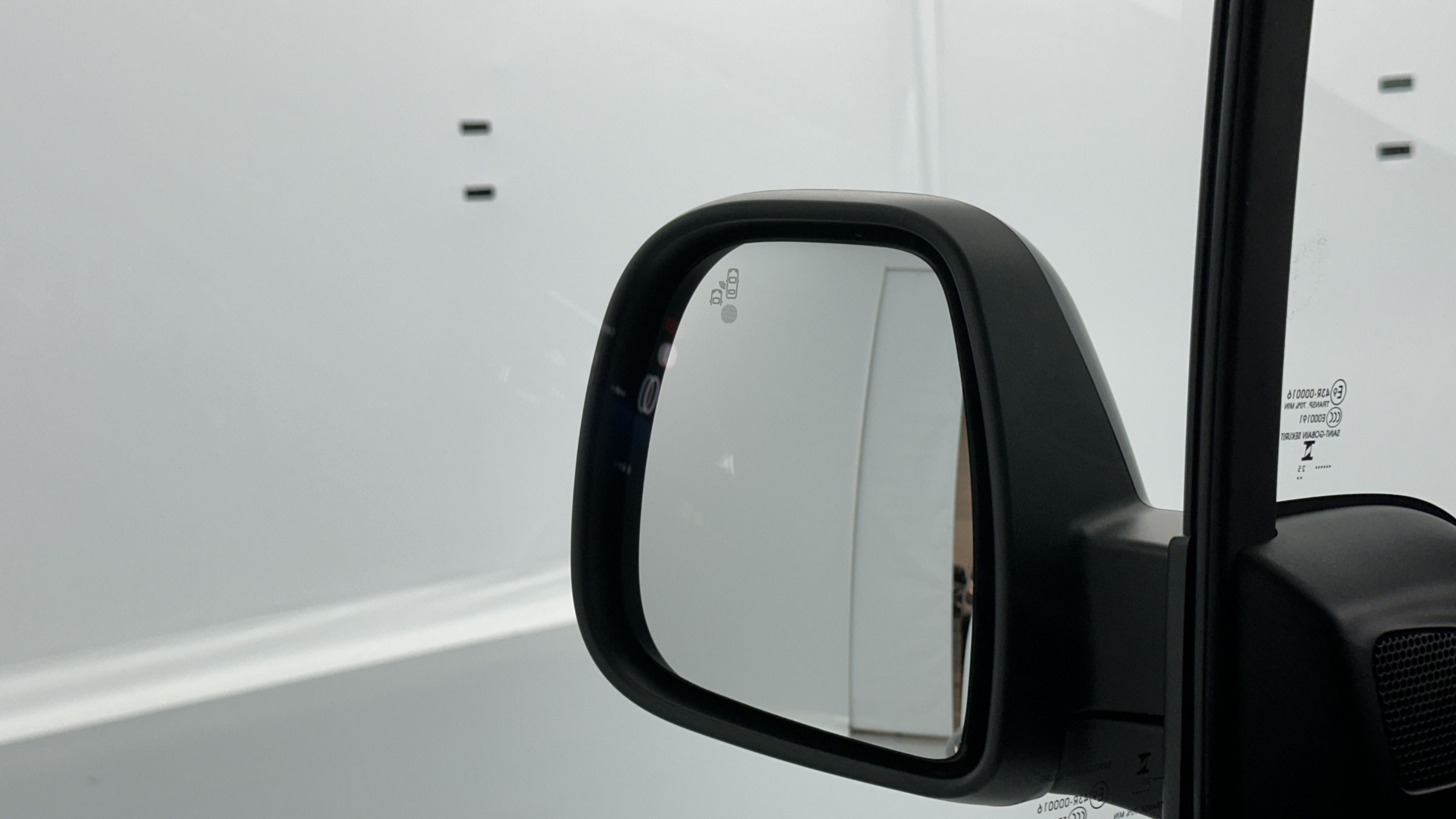 Vente en ligne Opel Combo Cargo COMBO CARGO M 650kg 1.5 BlueHDi 100ch au prix de 22 980 €