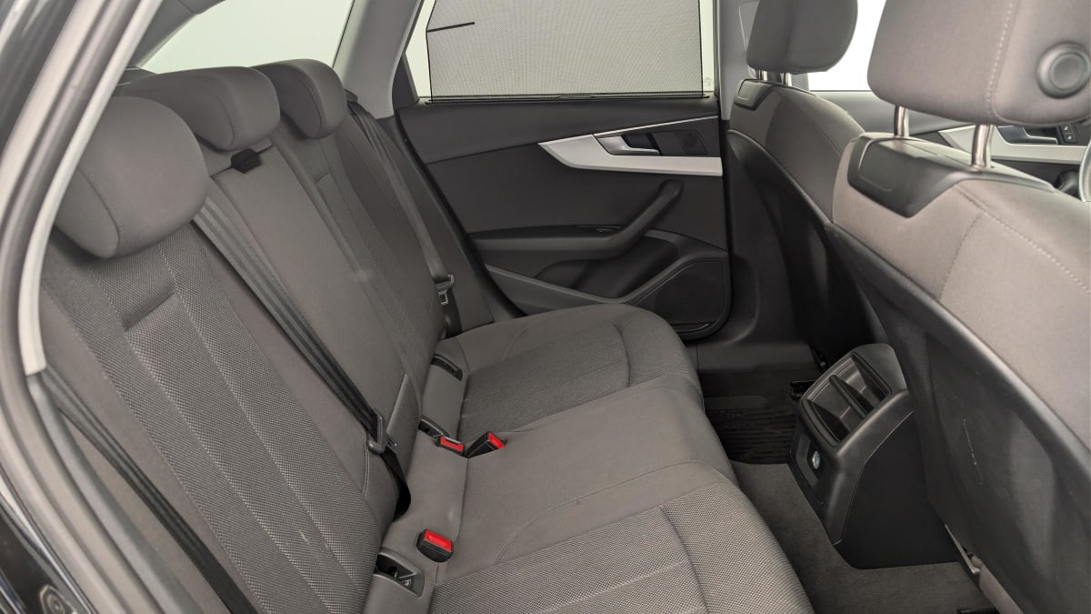 Vente en ligne Audi A4 Avant 35 TFSI 150 S tronic 7 Design au prix de 24 390 €