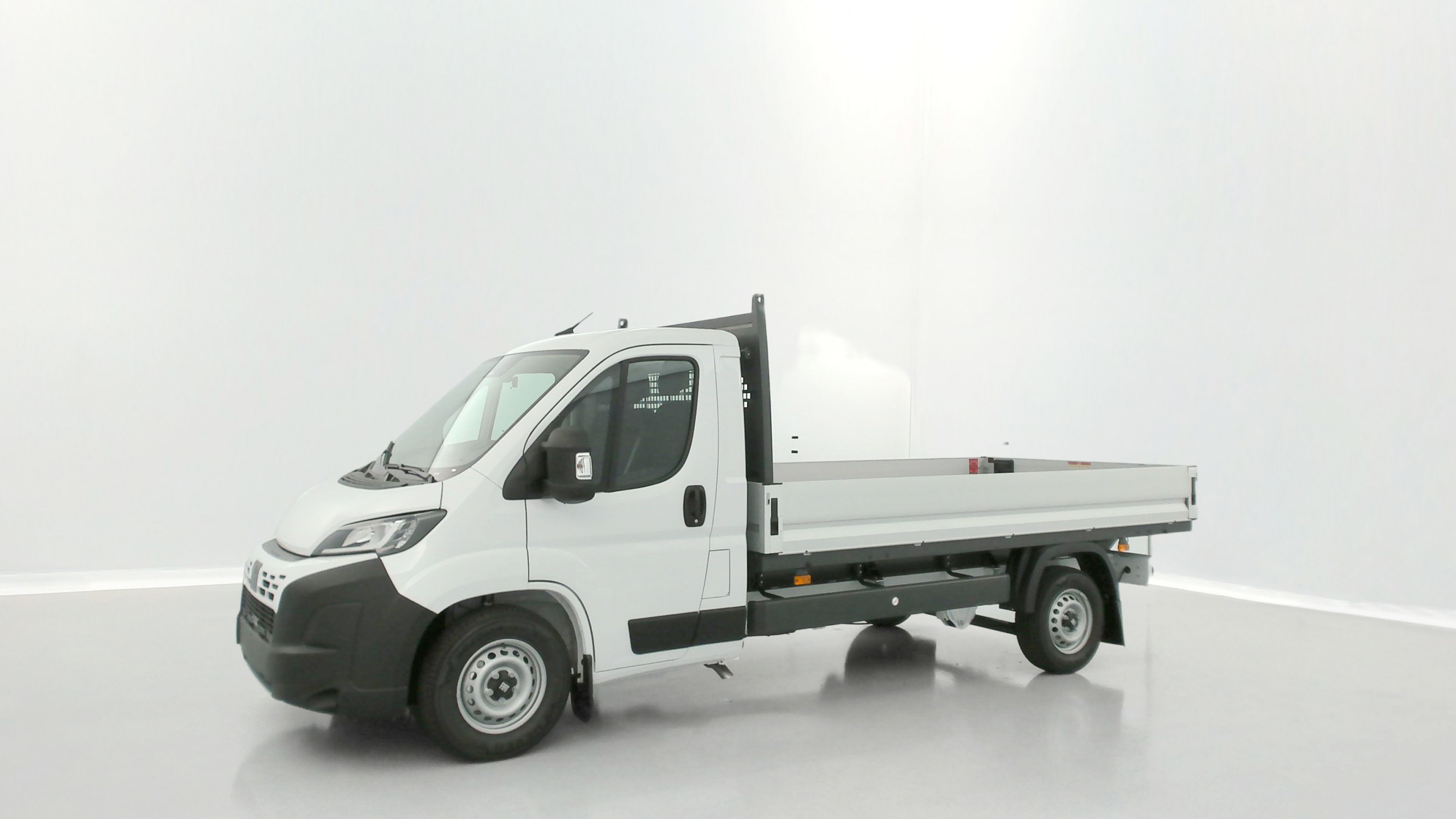Vente en ligne Fiat Ducato Fourgon DUCATO 3.5 L Maxi 140ch PLATEAU RIDELLES au prix de 33 780 €