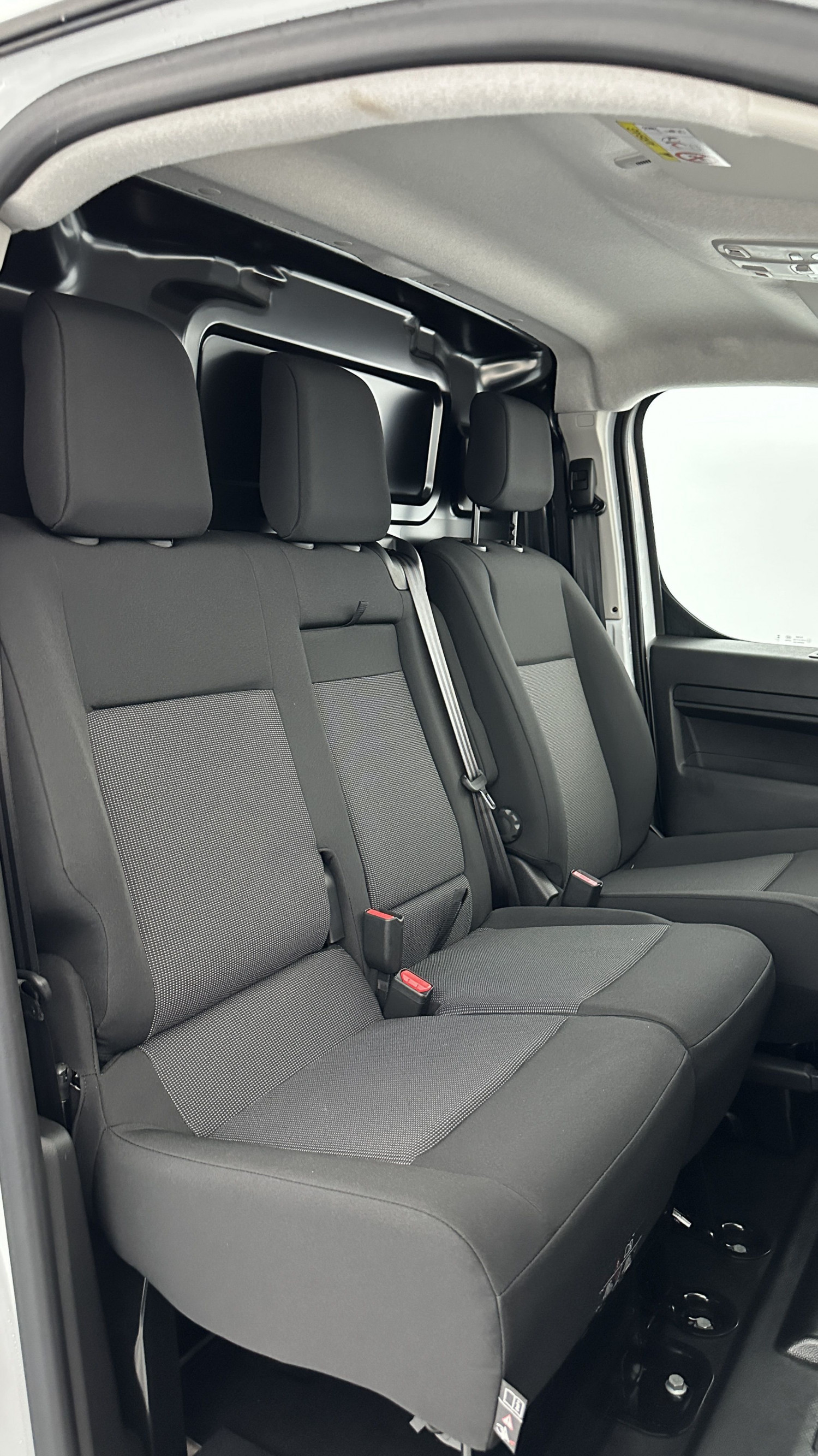 Vente en ligne Peugeot Expert EXPERT III M 2.0 BlueHDi 145ch EAT8 au prix de 31 880 €