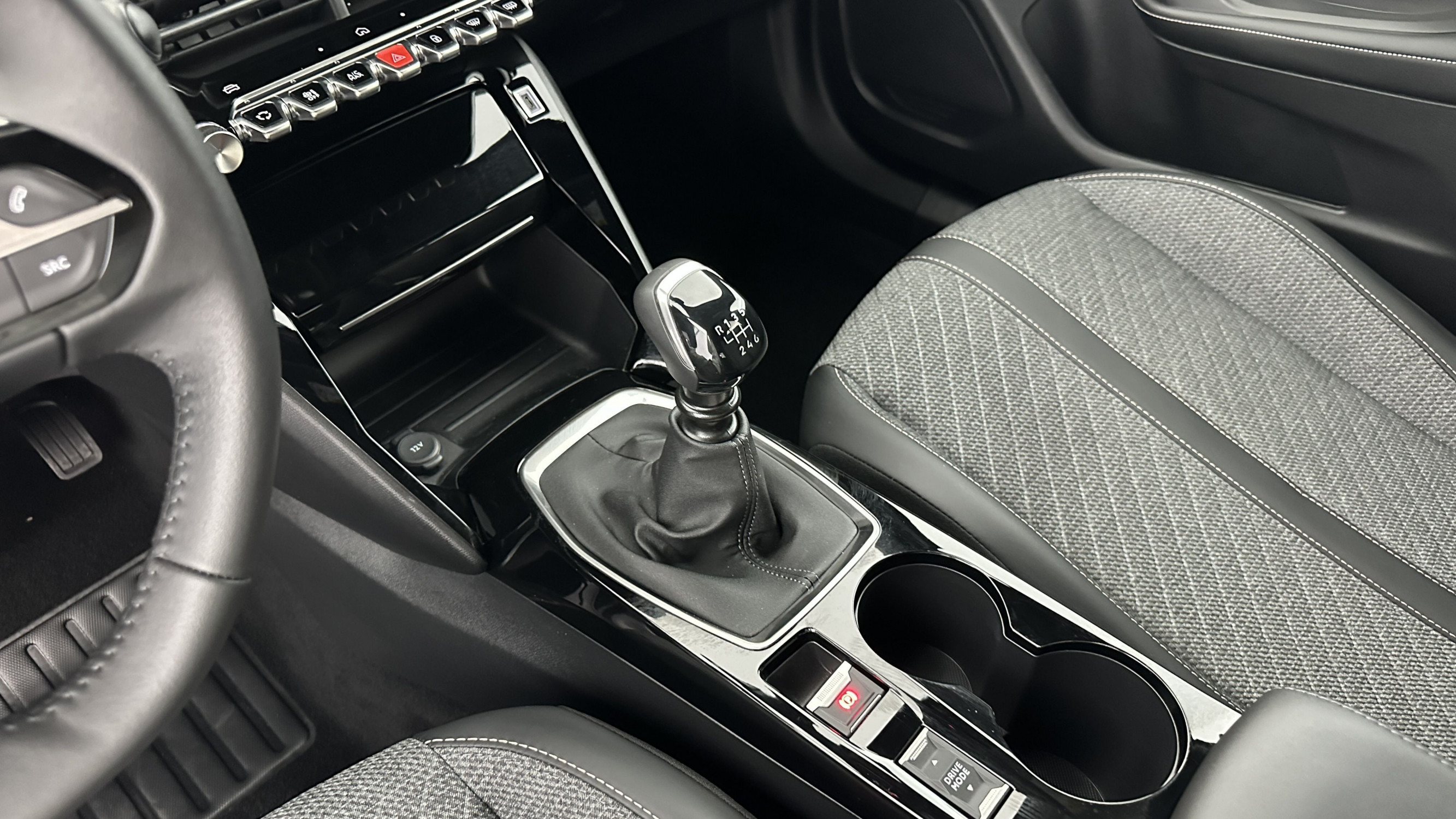 Vente en ligne Peugeot 2008 2008 1.2 PureTech 100ch Allure au prix de 20 110 €