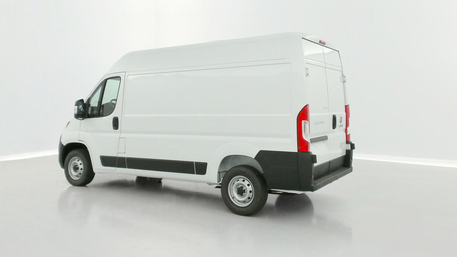 Vente en ligne Fiat Ducato Fourgon DUCATO III 3.5 MH2 H3-Power 140ch au prix de 30 300 €