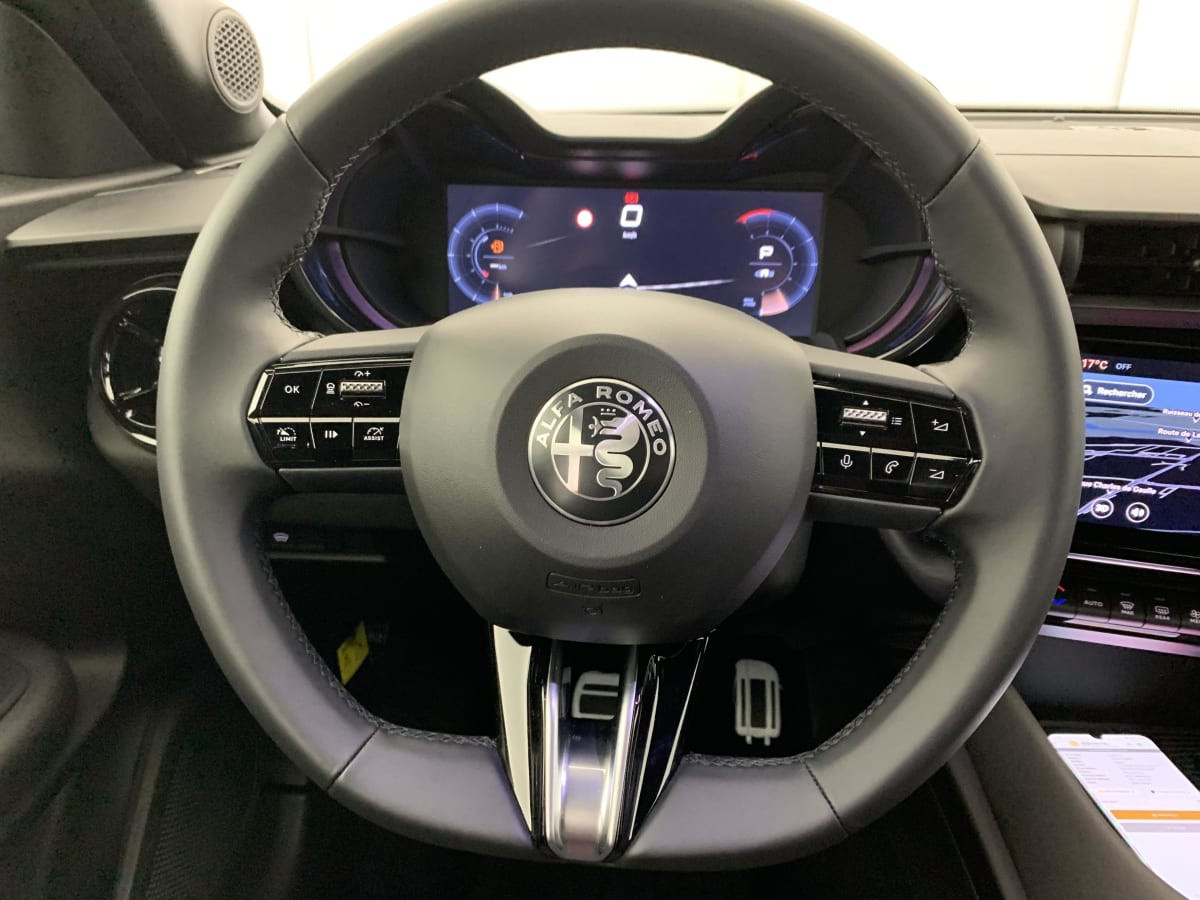 Vente en ligne Alfa Romeo Junior 1.2 Ibrida 145 ch e-DCT6 Ti au prix de 29 960 €