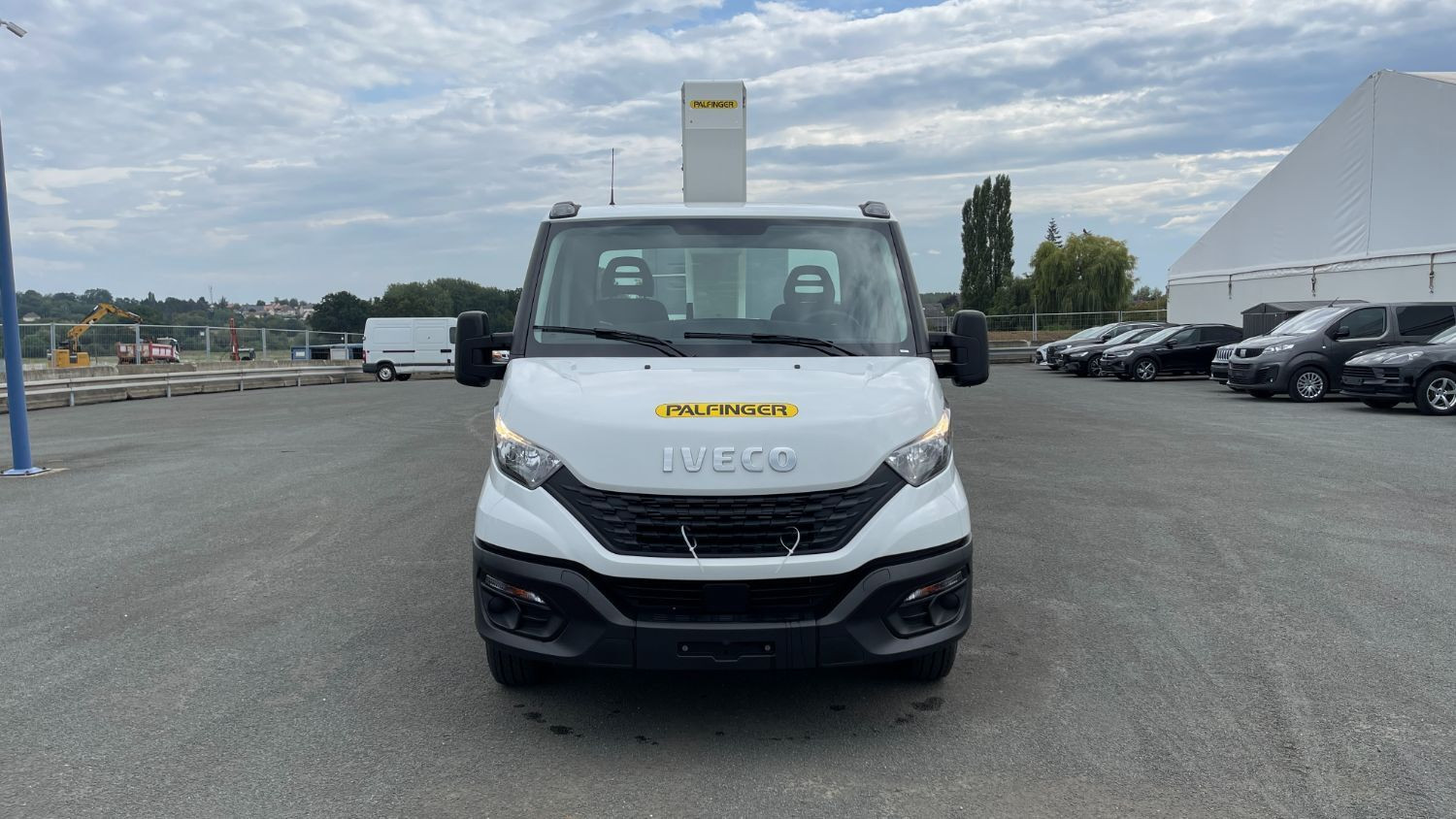Vente en ligne Iveco Daily DAILY 35S14H 3750 2.3 136ch Nacelle Smart P170 TXE E au prix de 85 520 €