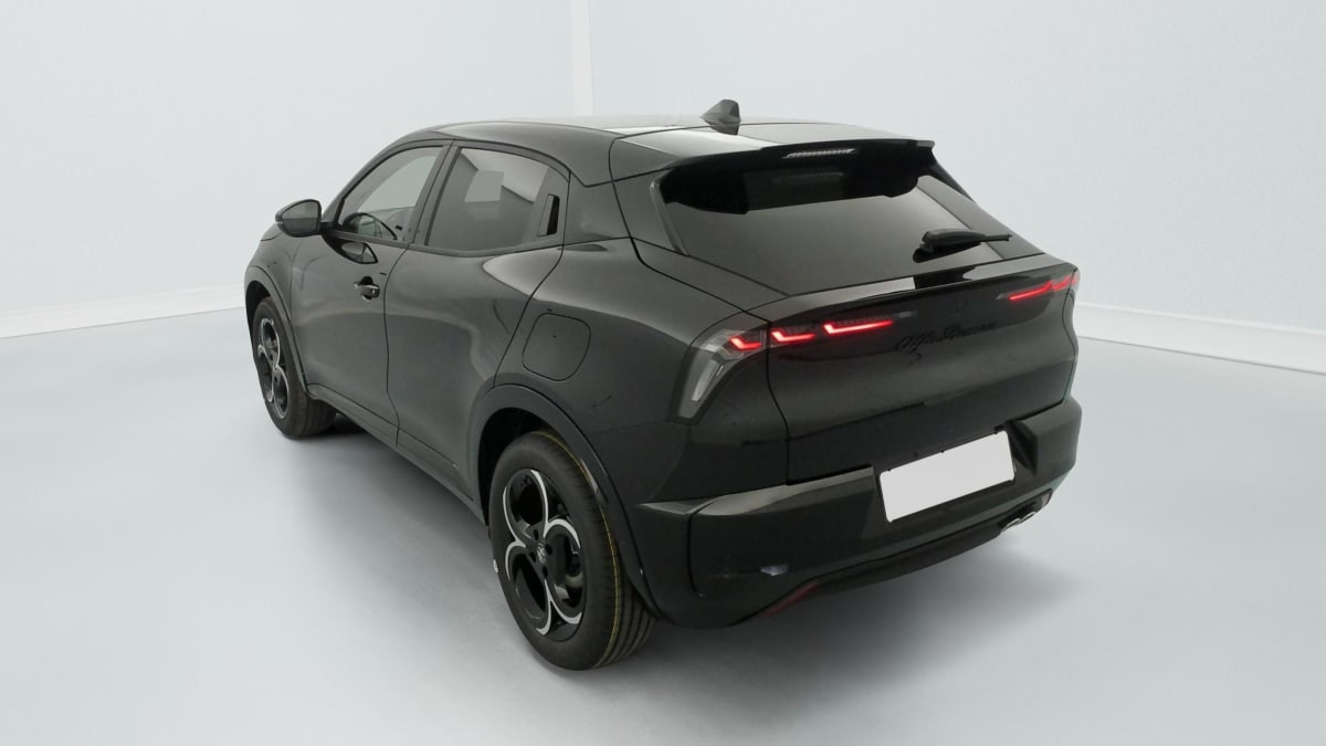 Vente en ligne Alfa Romeo Junior 1.2 Ibrida 145 ch e-DCT6 Ti au prix de 29 960 €