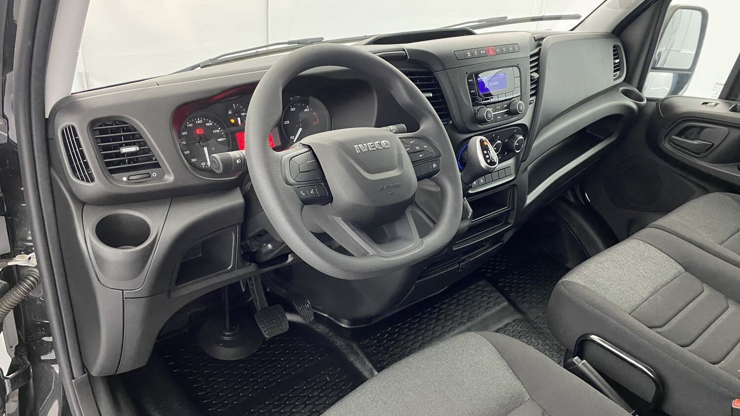 Vente en ligne Iveco Daily DAILY 35S16A8 4100 2.3 156ch 16m³ Hi-Matic au prix de 45 920 €
