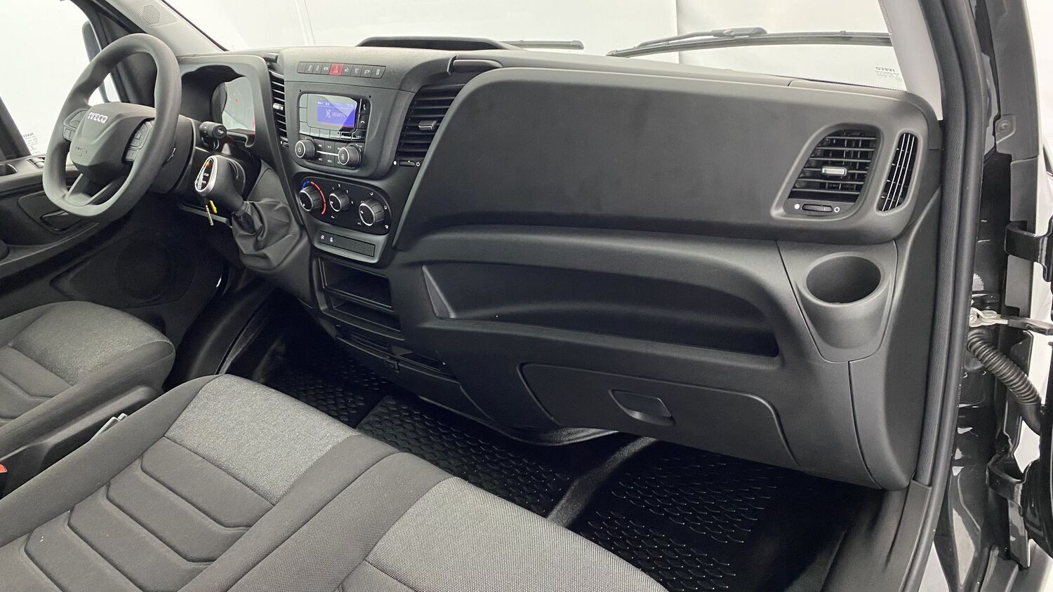 Vente en ligne Iveco Daily DAILY 35S16A8 4100 2.3 156ch 16m³ Hi-Matic au prix de 45 920 €