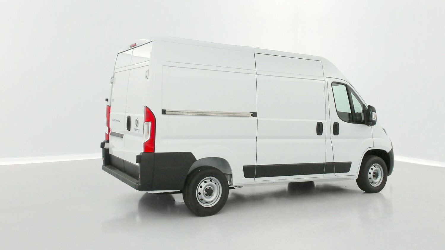 Vente en ligne Fiat Ducato Fourgon DUCATO III 3.5 MH2 H3-Power 140ch au prix de 30 300 €