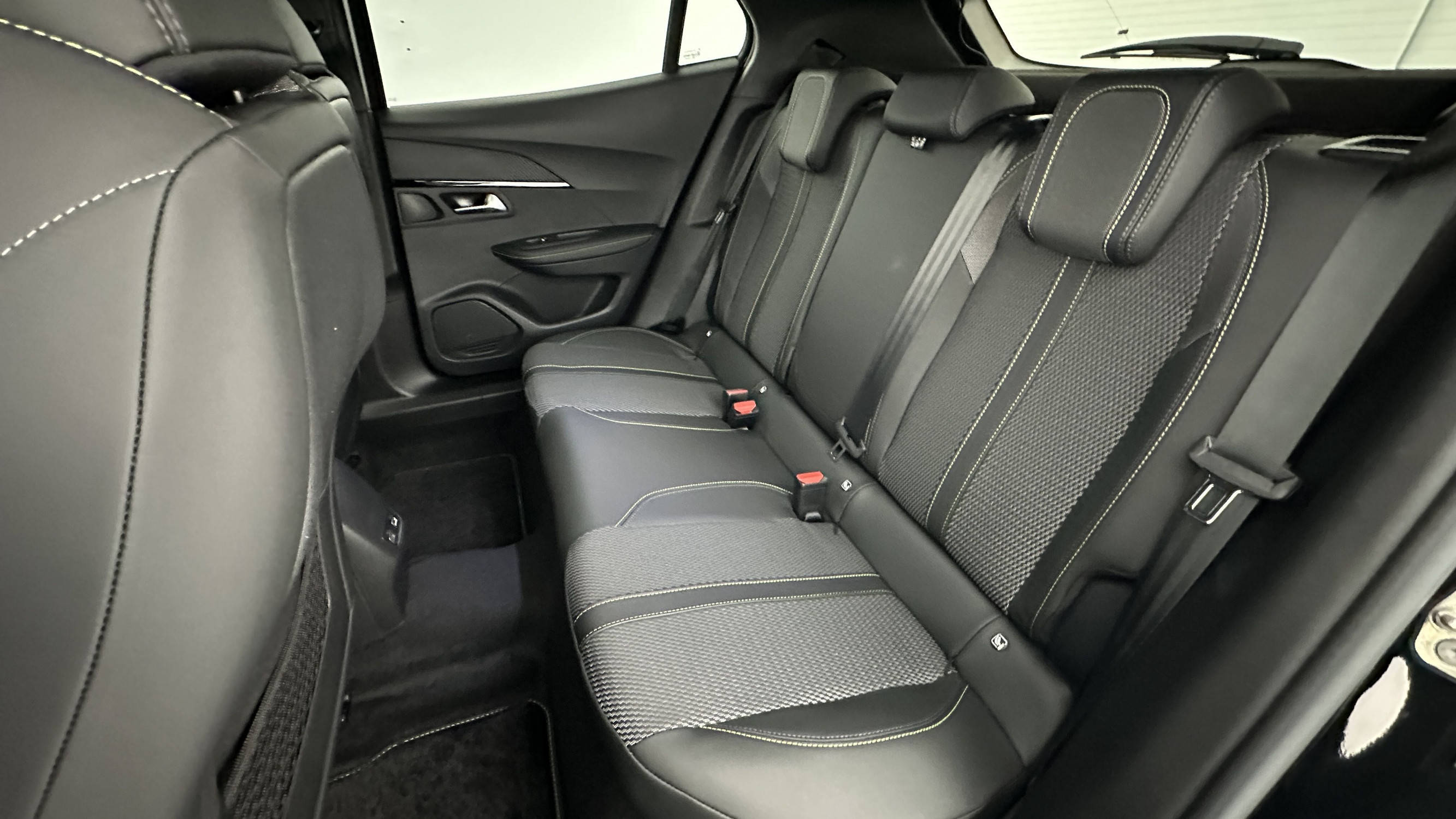 Vente en ligne Peugeot 2008 2008 II(2) 1.2 Hybrid 136ch GT e-DCS6 au prix de 28 700 €
