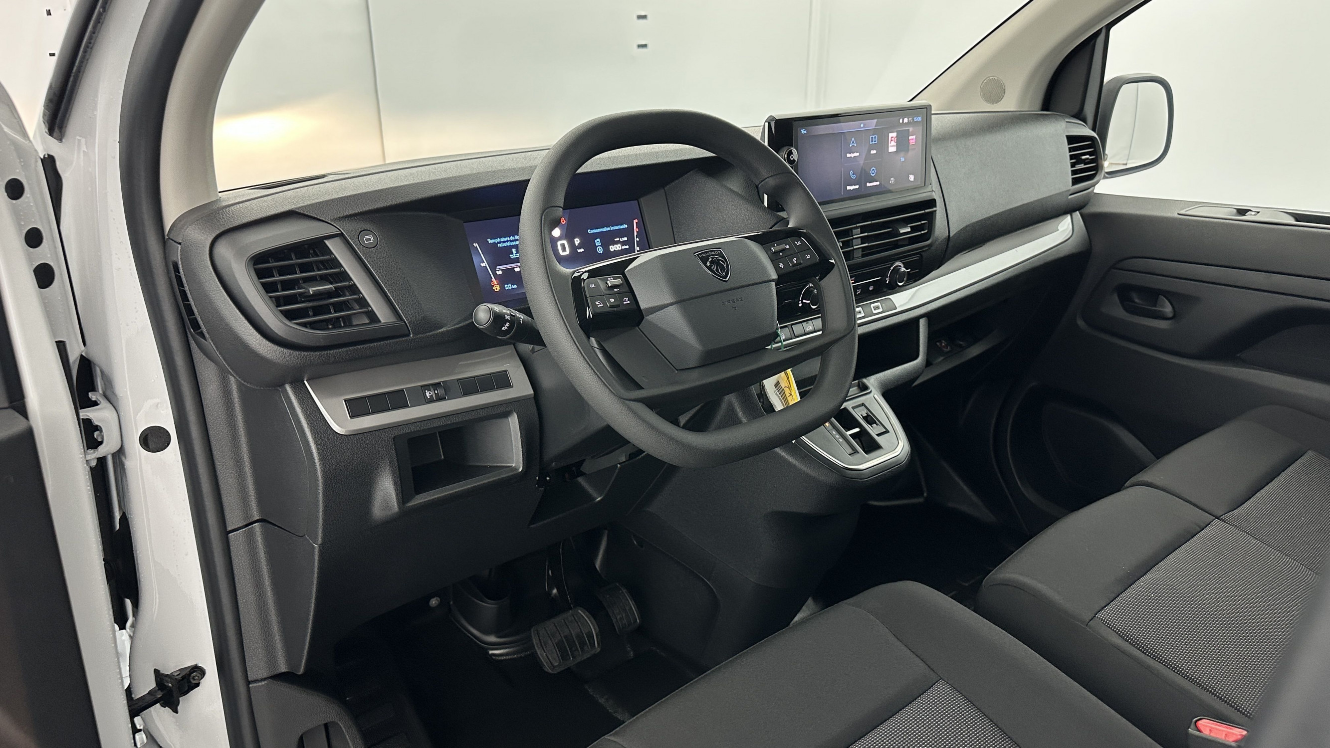 Vente en ligne Peugeot Expert EXPERT III M 2.0 BlueHDi 145ch EAT8 au prix de 31 880 €