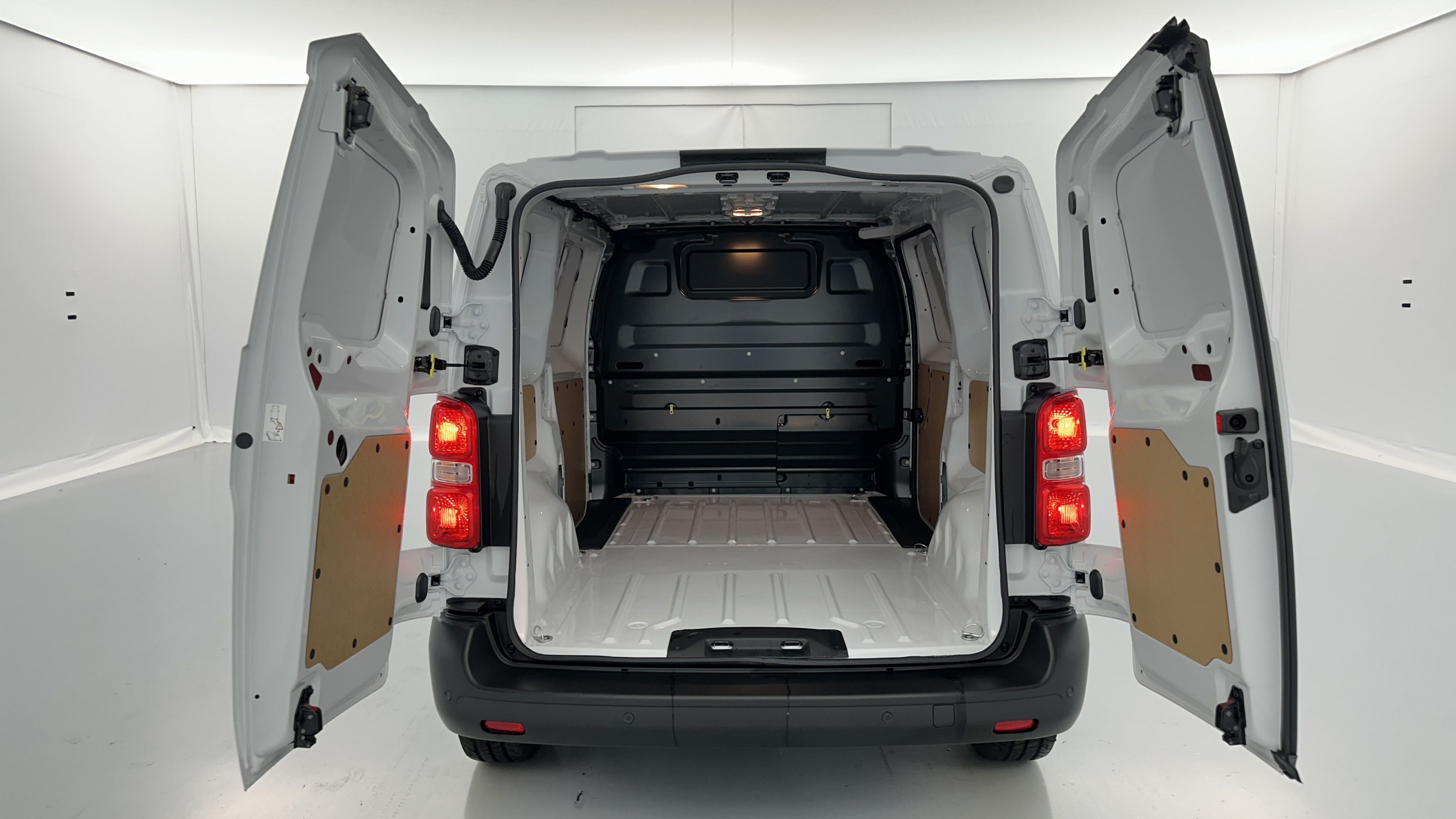 Vente en ligne Peugeot Expert EXPERT III M 2.0 BlueHDi 145ch EAT8 au prix de 31 880 €