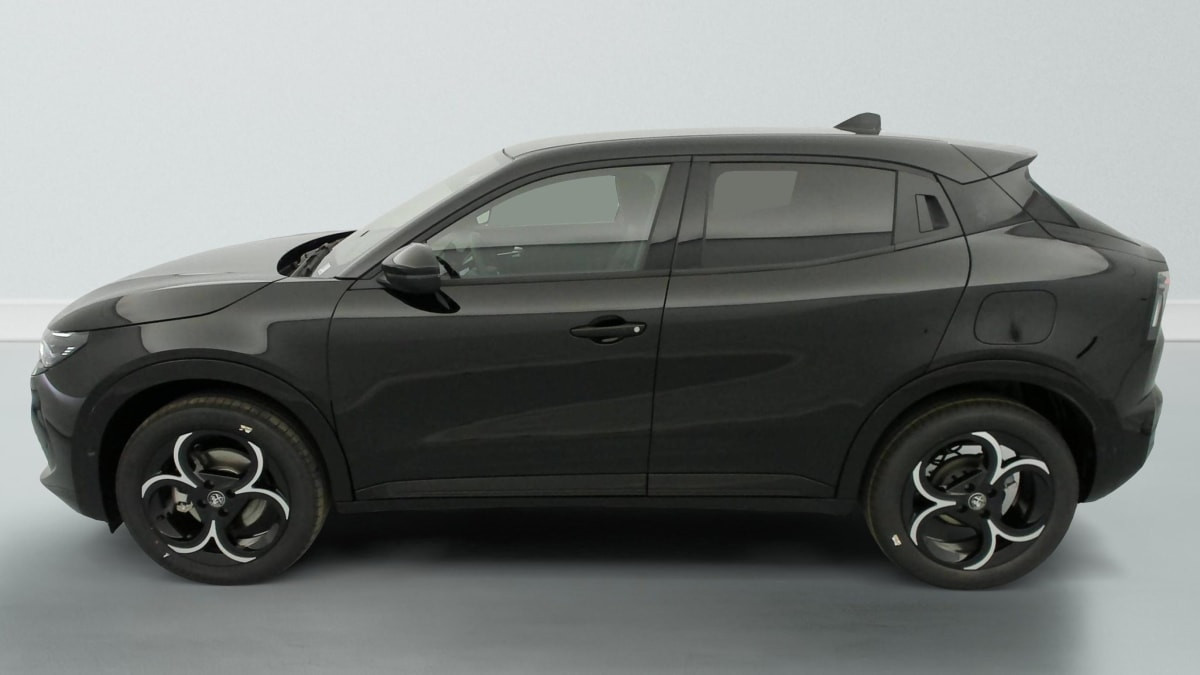 Vente en ligne Alfa Romeo Junior 1.2 Ibrida 145 ch e-DCT6 Ti au prix de 29 960 €