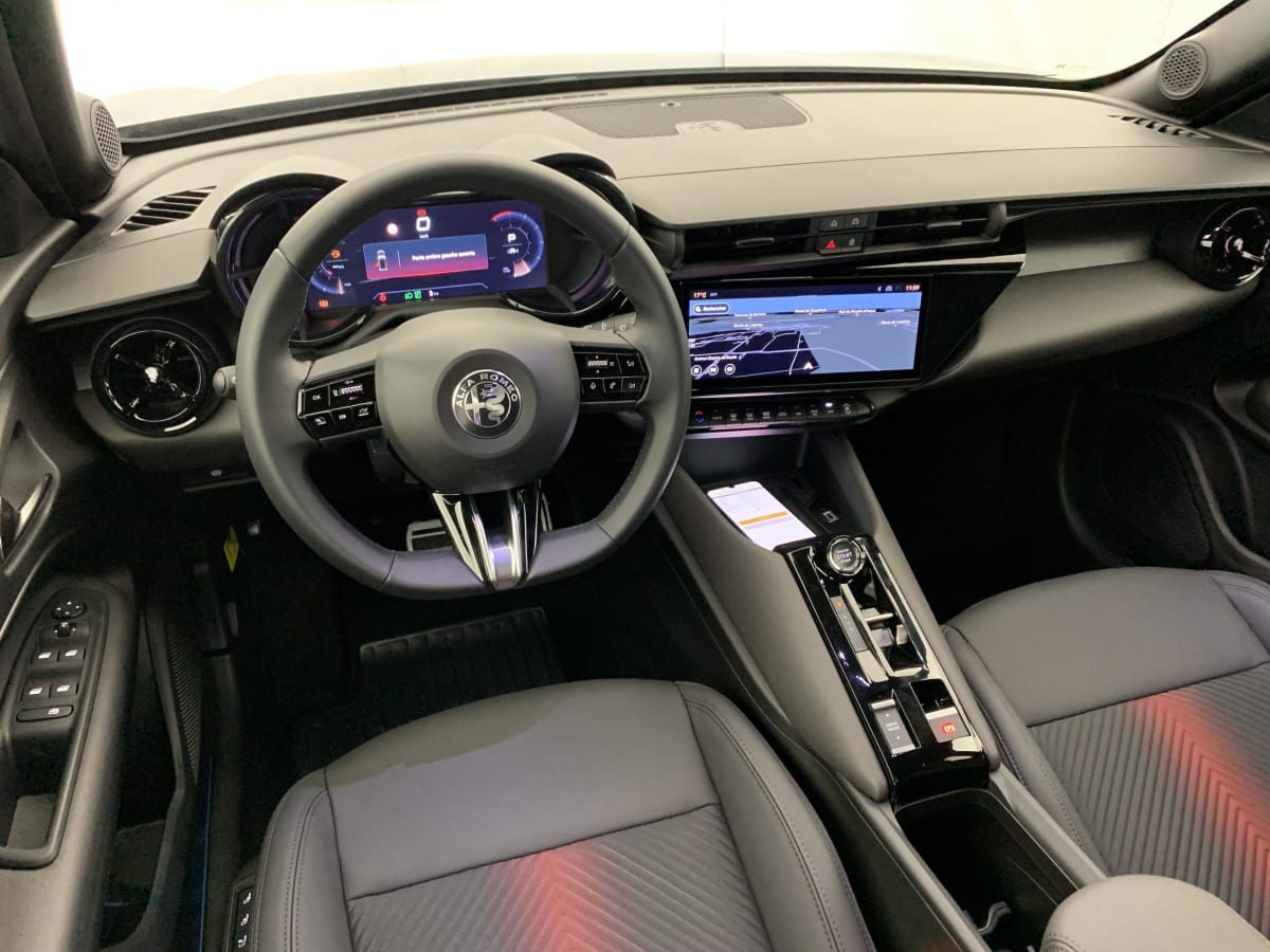 Vente en ligne Alfa Romeo Junior 1.2 Ibrida 145 ch e-DCT6 Ti au prix de 29 960 €