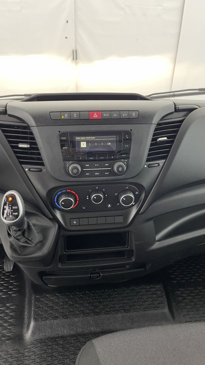 Vente en ligne Iveco Daily DAILY III 35C18HA8 4100 3.0 180ch Caisse 20m³ Toutain au prix de 62 480 €