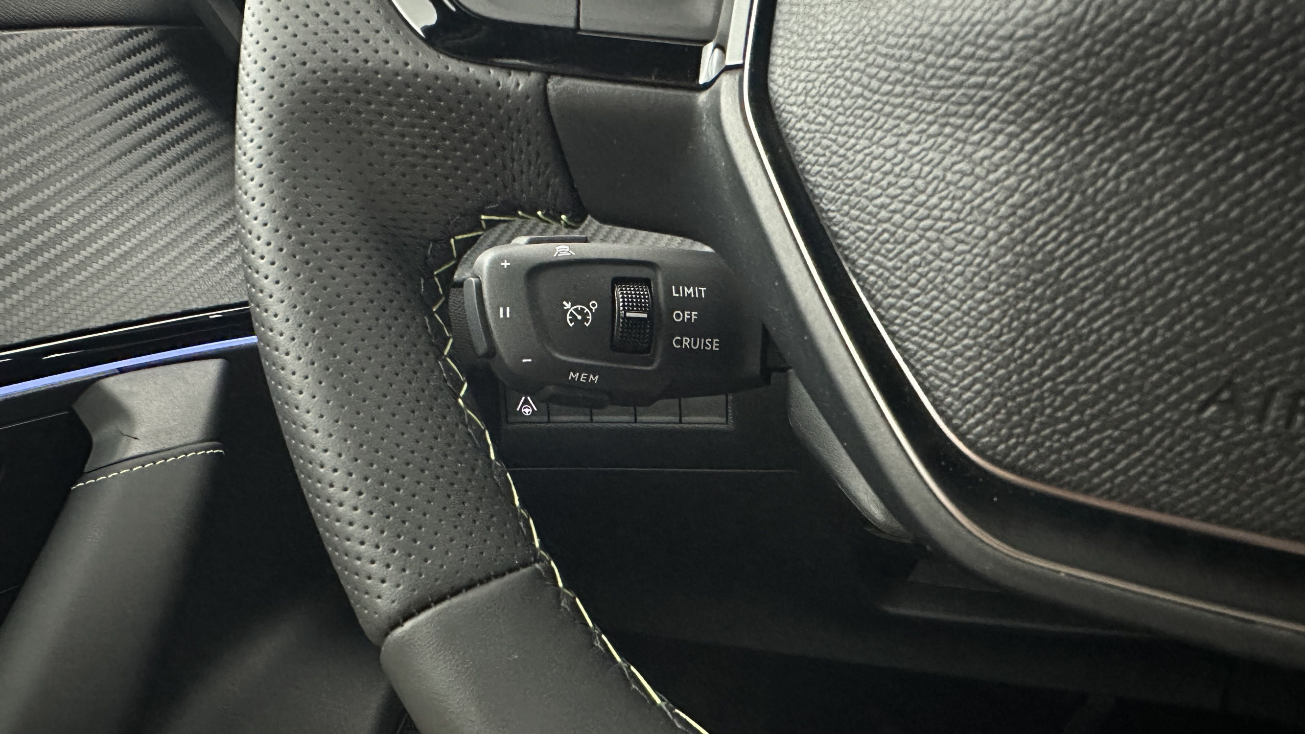 Vente en ligne Peugeot 2008 2008 II(2) 1.2 Hybrid 136ch GT e-DCS6 au prix de 28 700 €