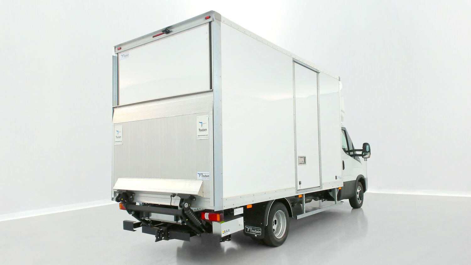 Vente en ligne Iveco Daily DAILY III 35C18HA8 4100 3.0 180ch Caisse 20m³ Toutain au prix de 62 480 €
