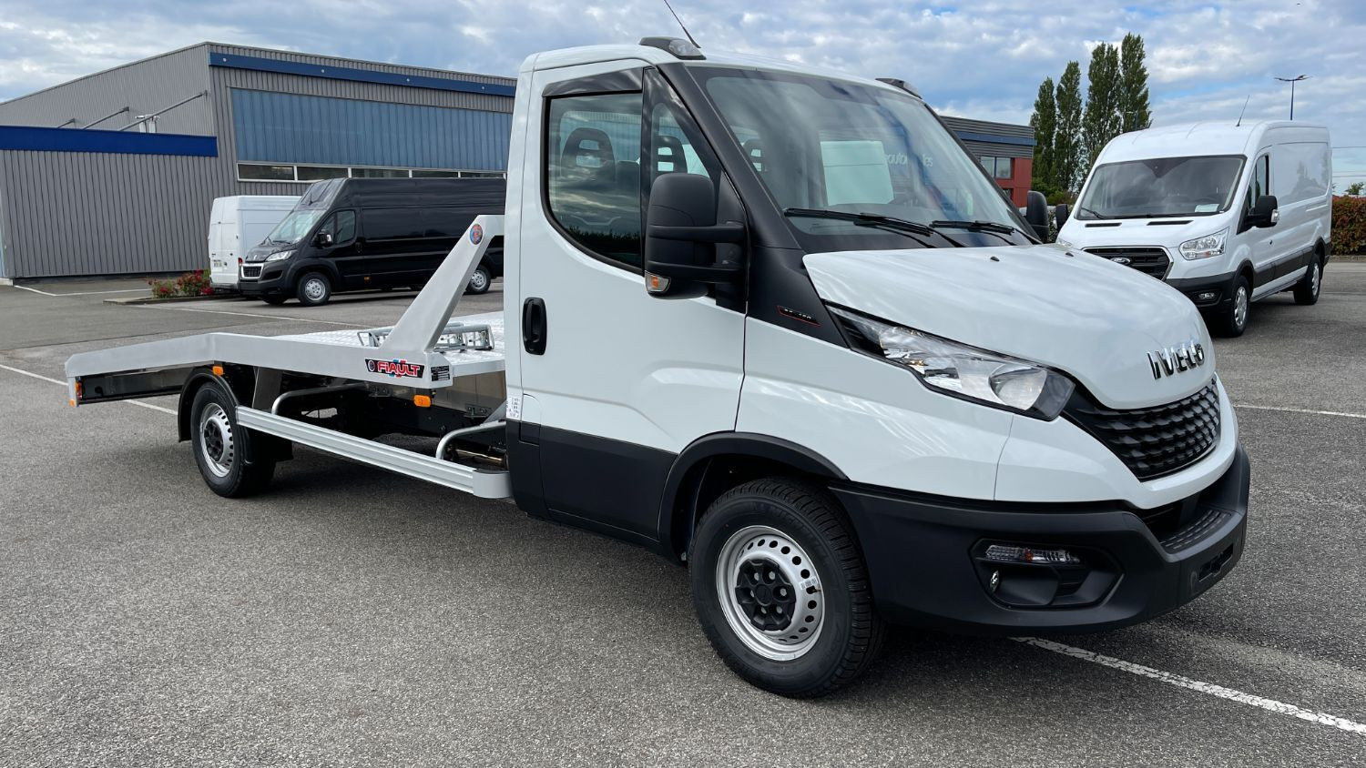 Vente en ligne Iveco Daily DAILY III 35S16H 4100 3.0 160ch Porte Voiture Plat'fix PF18 Alu au prix de 58 040 €