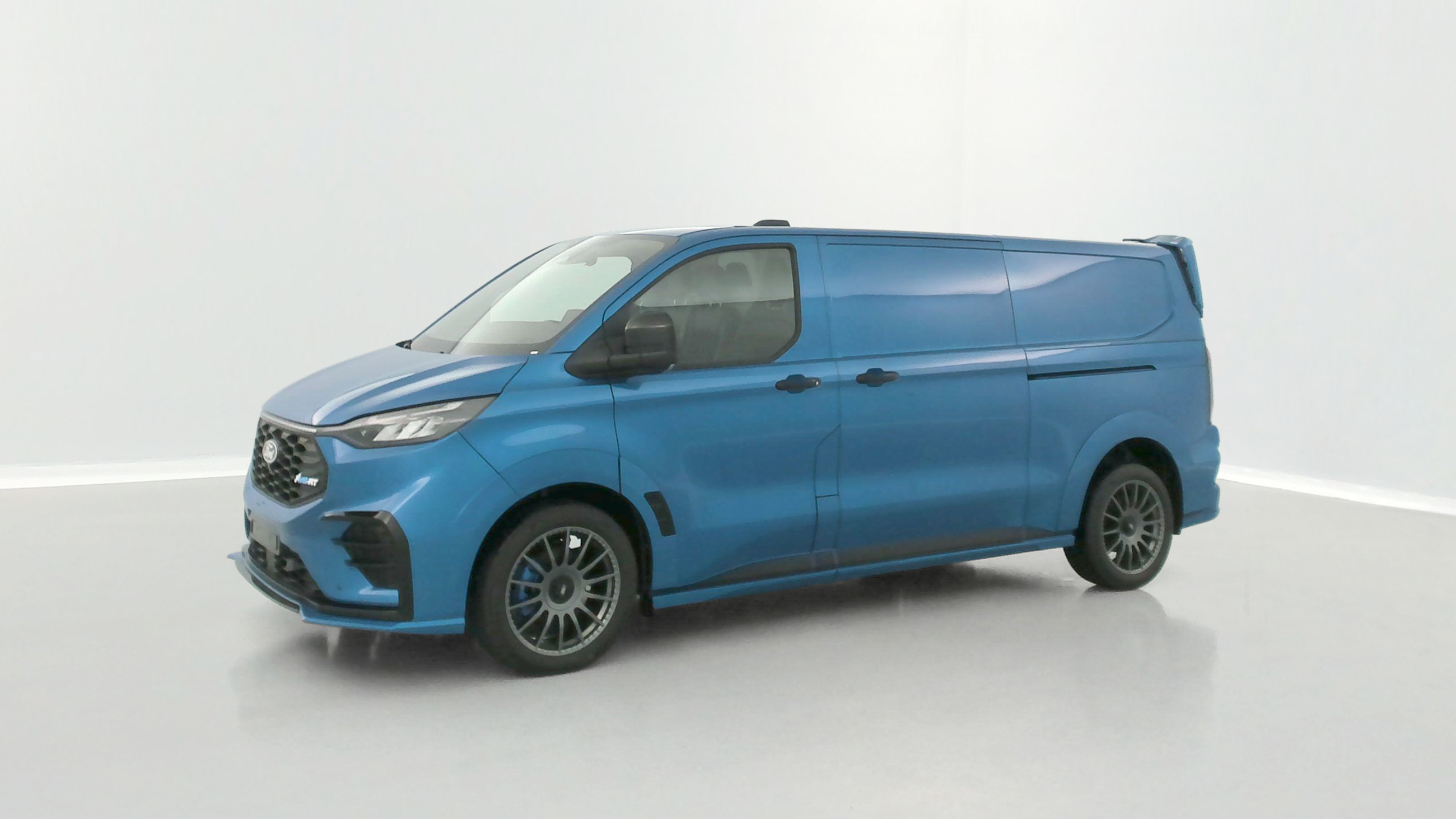 Vente en ligne Ford Transit Custom TRANSIT CUSTOM 320 L2H1 2.0 EcoBlue 170ch MS-RT BVA8 AWD au prix de 67 740 €