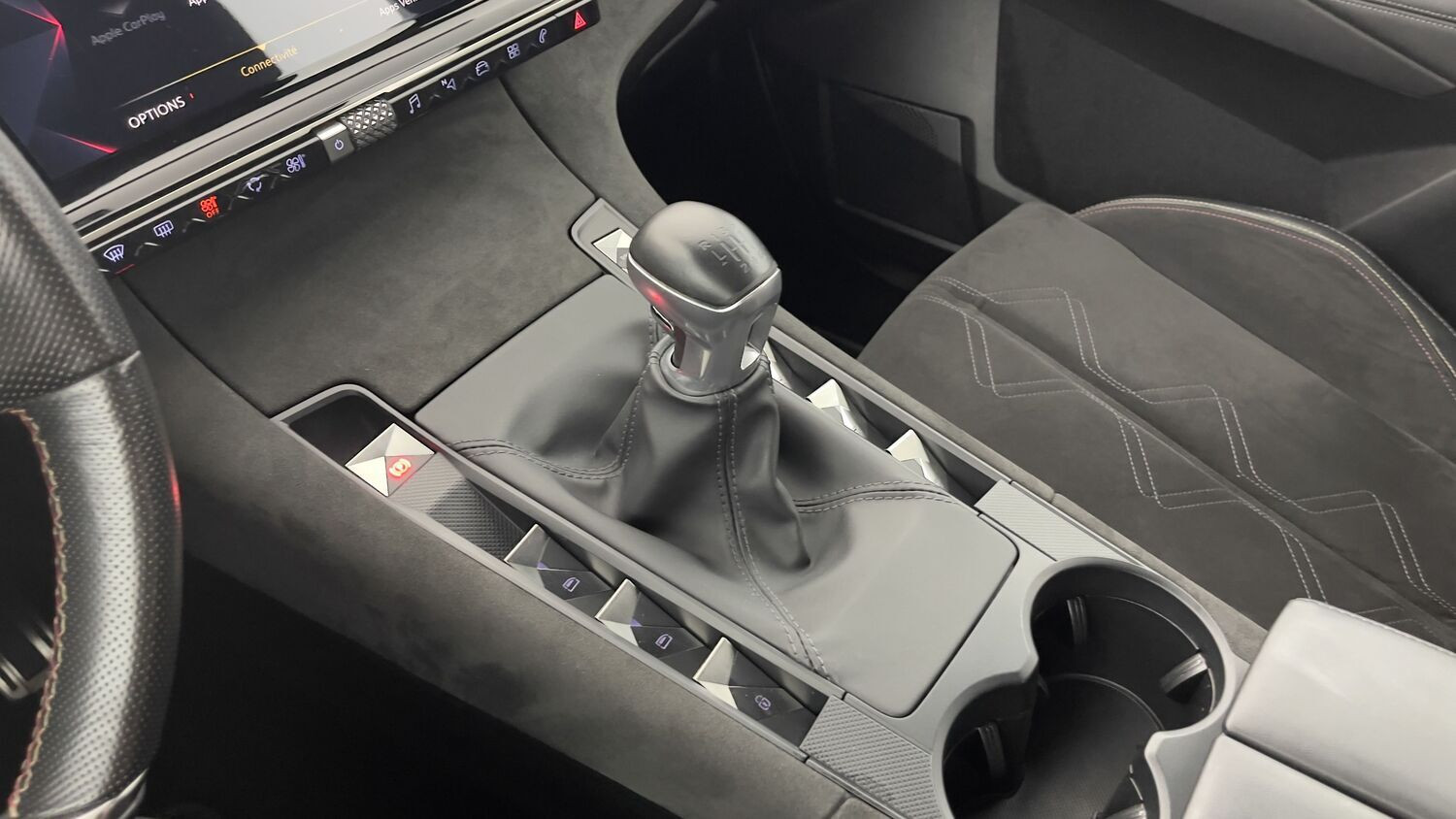 Vente en ligne Ds DS7 Crossback DS7 CROSSBACK 1.2 PureTech 130ch Performance Line au prix de 24 180 €