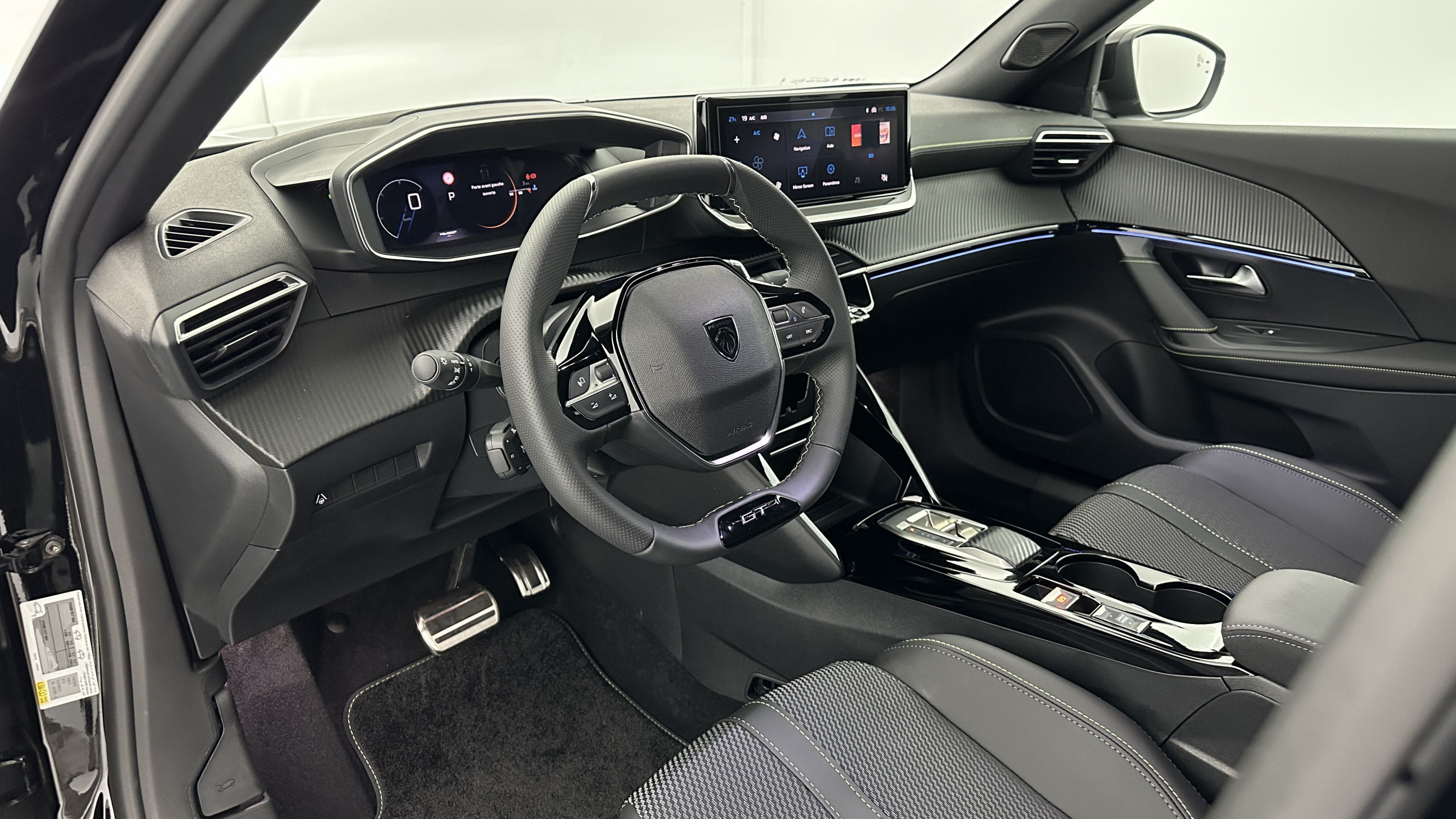 Vente en ligne Peugeot 2008 2008 II(2) 1.2 Hybrid 136ch GT e-DCS6 au prix de 28 700 €