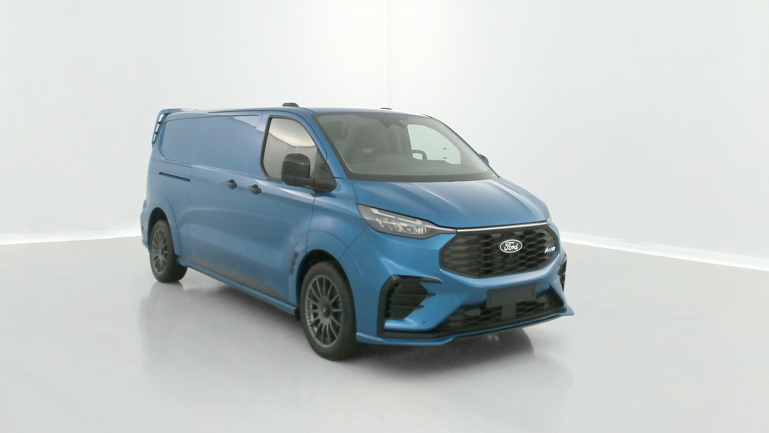 Vente en ligne Ford Transit Custom TRANSIT CUSTOM 320 L2H1 2.0 EcoBlue 170ch MS-RT BVA8 AWD au prix de 67 740 €