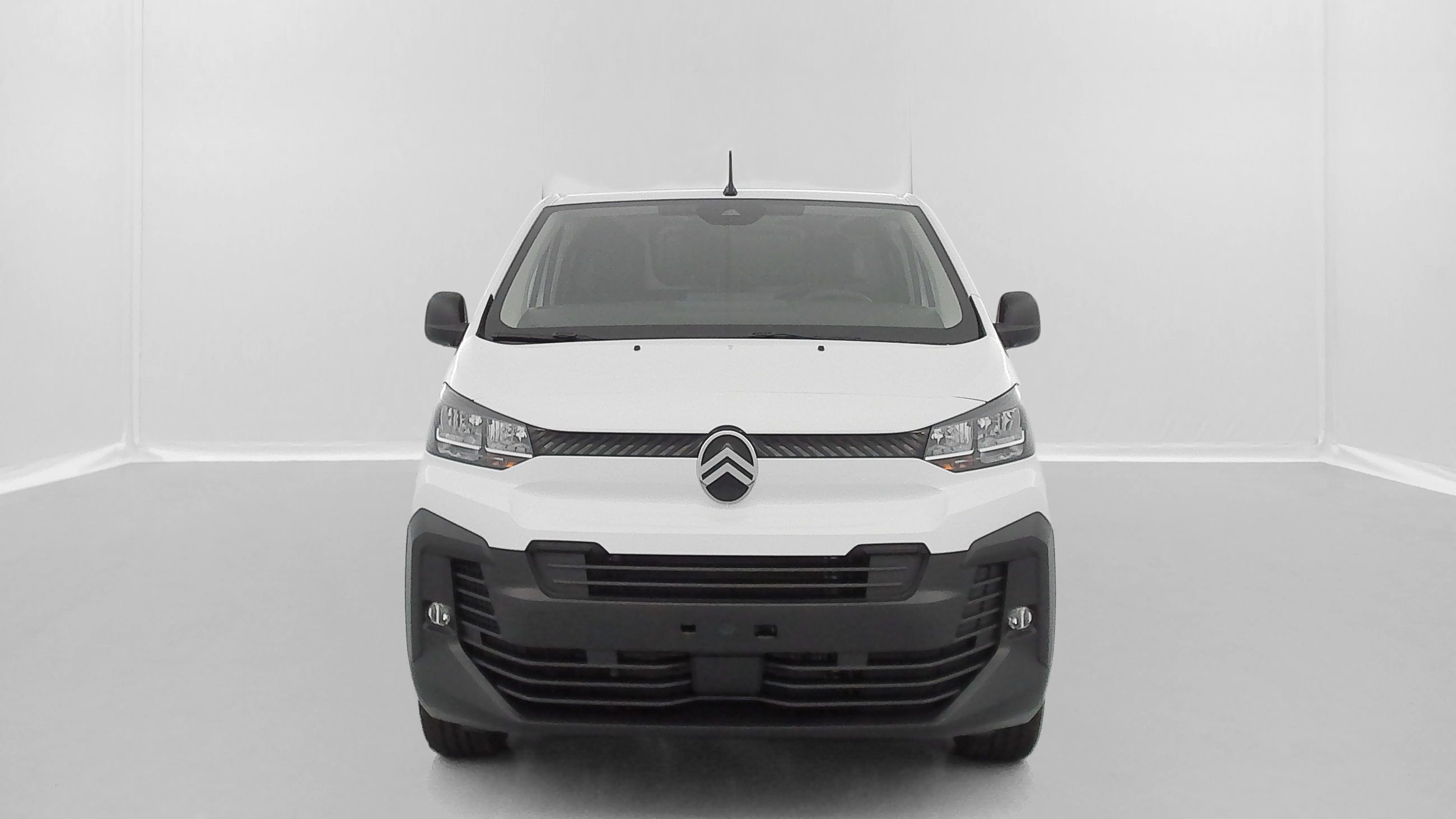 Vente en ligne Citroën Jumpy Fourgon JUMPY M 2.0 BlueHDi 145ch au prix de 29 340 €