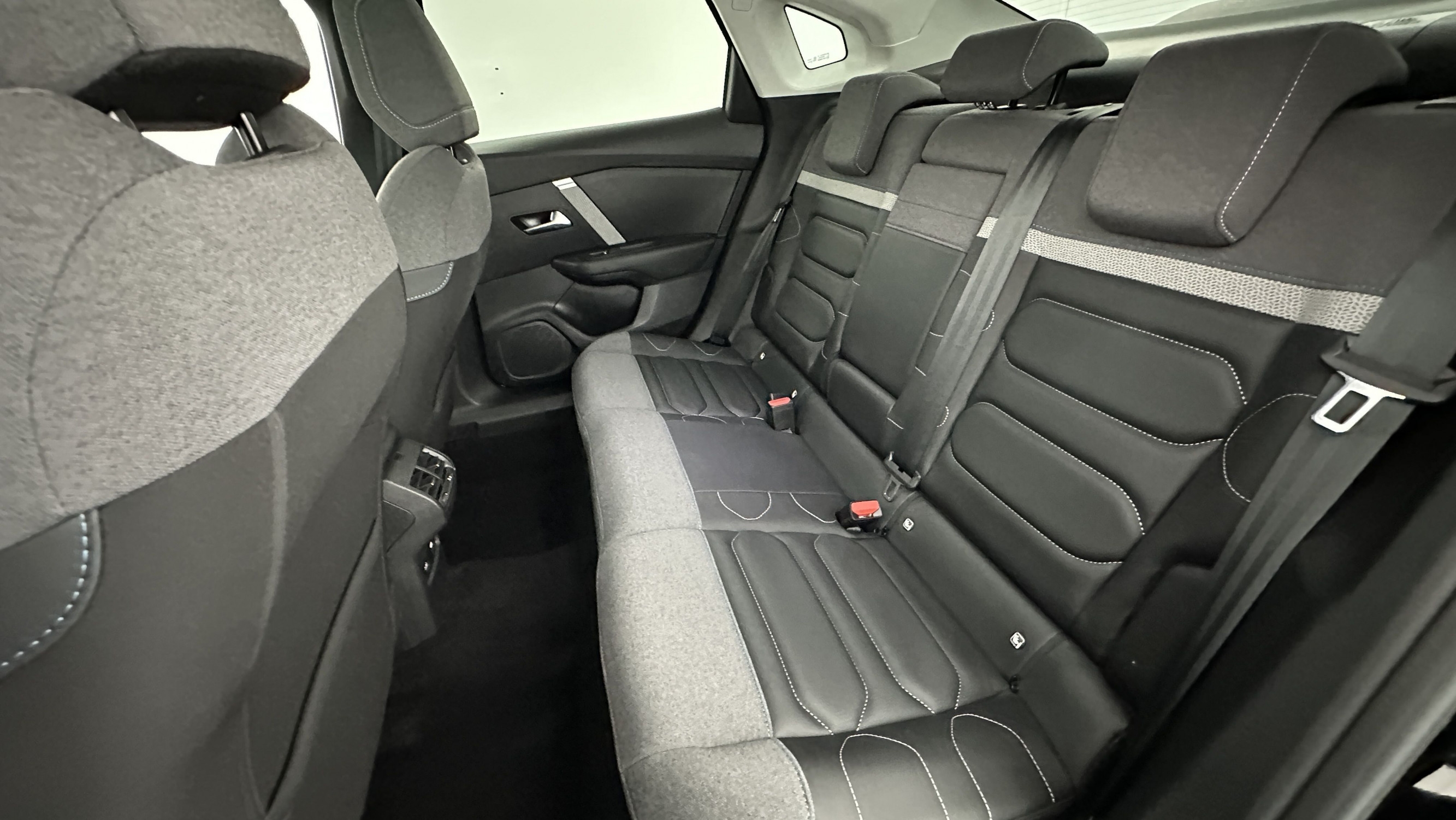 Vente en ligne Citroën C4 X C4 X 1.2 PureTech 130ch Max EAT8 au prix de 21 410 €