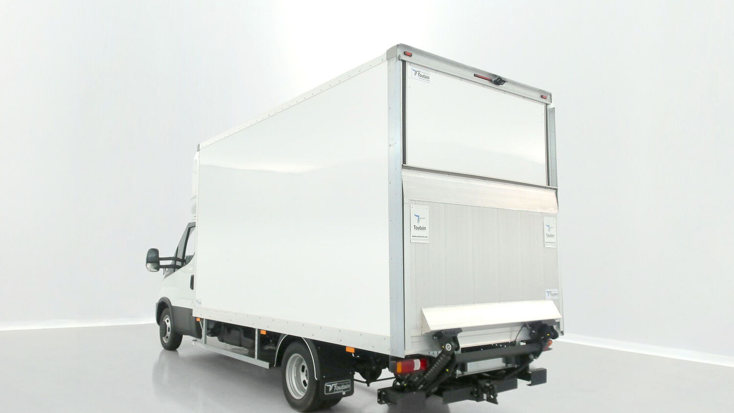 Vente en ligne Iveco Daily DAILY III 35C18HA8 4100 3.0 180ch Caisse 20m³ Toutain au prix de 62 480 €