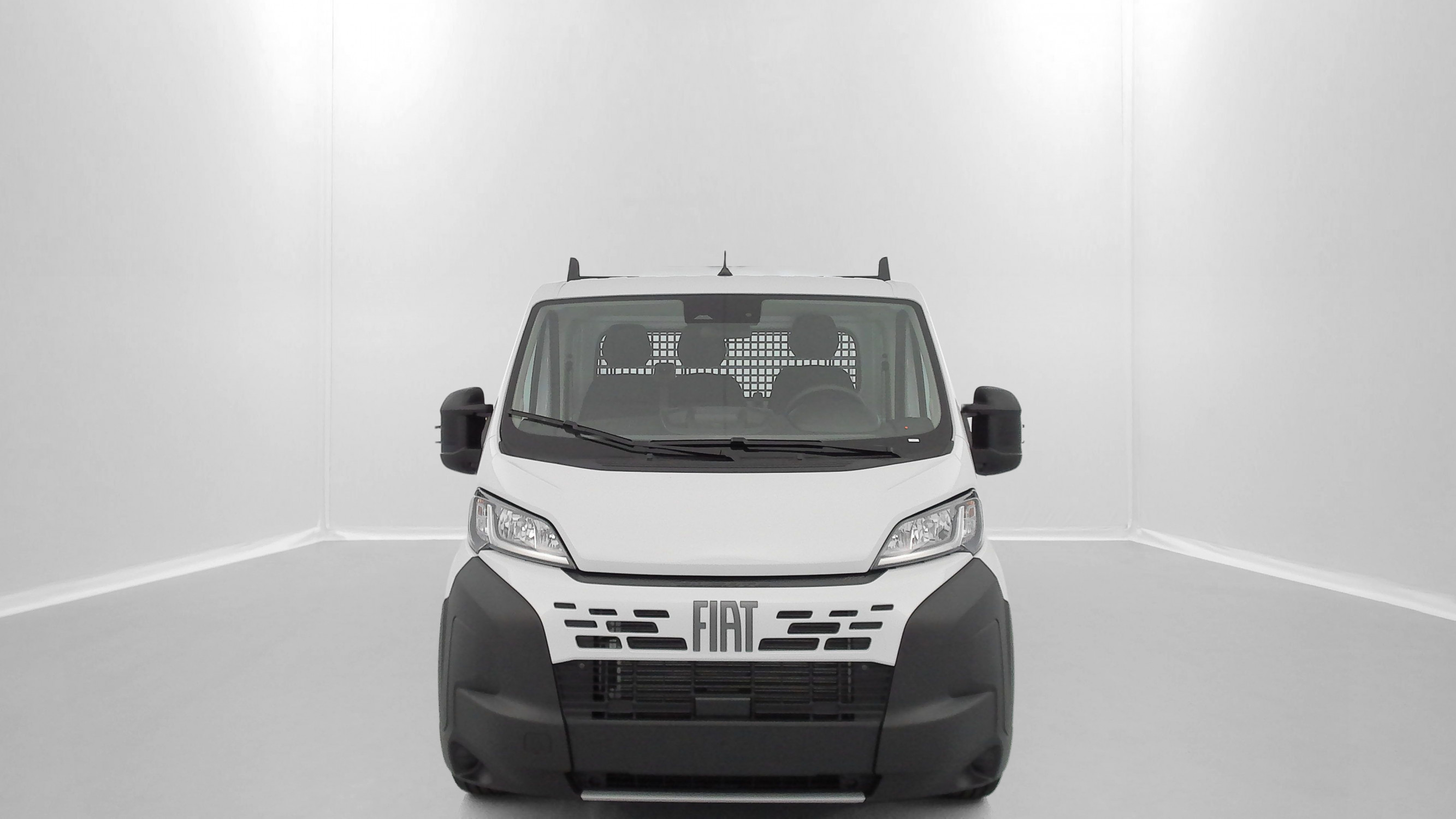 Vente en ligne Fiat Ducato Fourgon DUCATO  3.5 L Maxi 140ch PLATEAU RIDELLES au prix de 33 780 €