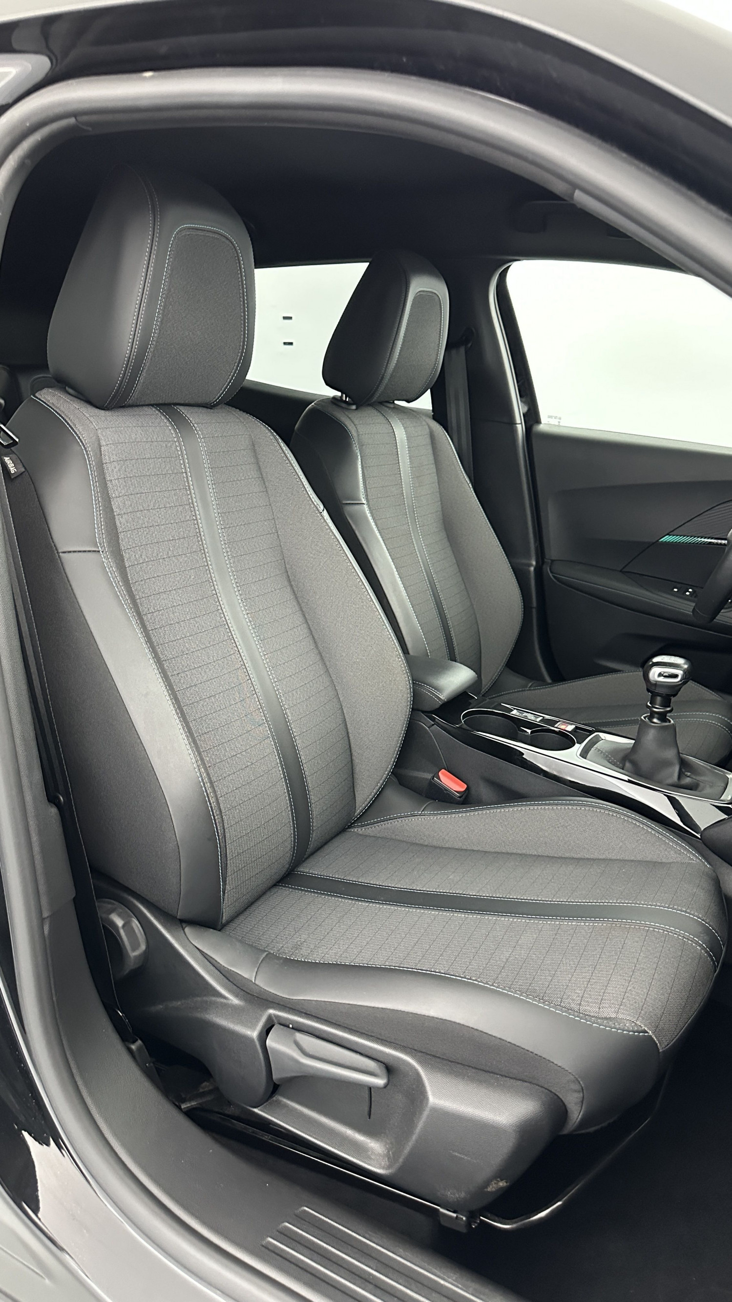 Vente en ligne Peugeot 2008 2008 1.2 PureTech 130ch Allure au prix de 20 110 €