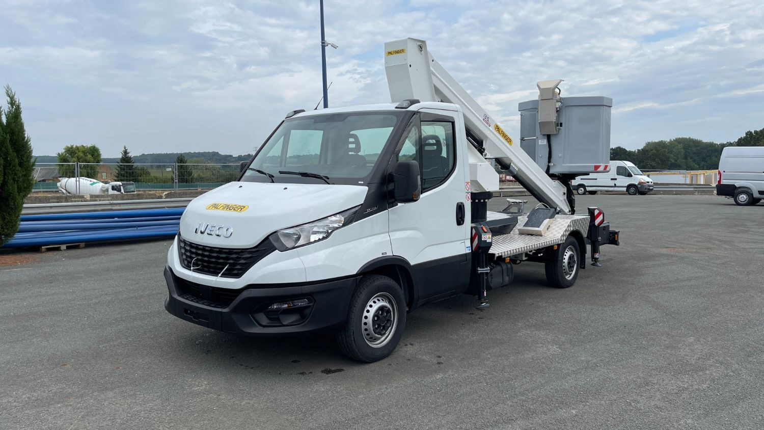 Vente en ligne Iveco Daily DAILY 35S14H 3750 2.3 136ch Nacelle Smart P170 TXE E au prix de 85 520 €