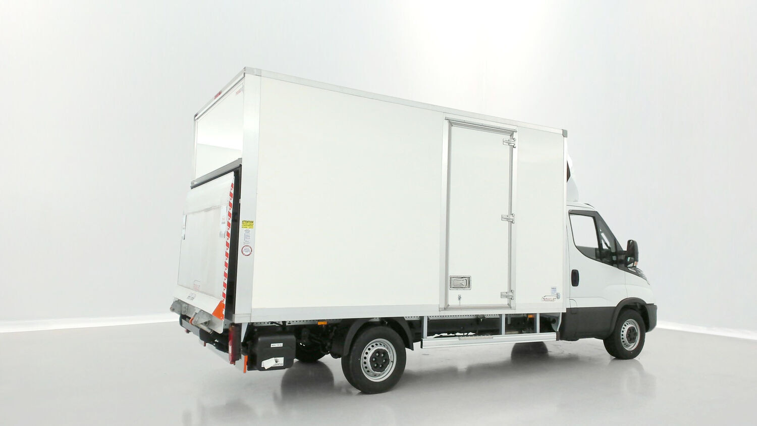 Vente en ligne Iveco Daily DAILY III 35S16HA8 4100 3.0 160ch Caisse Trouillet 20m³ au prix de 59 120 €