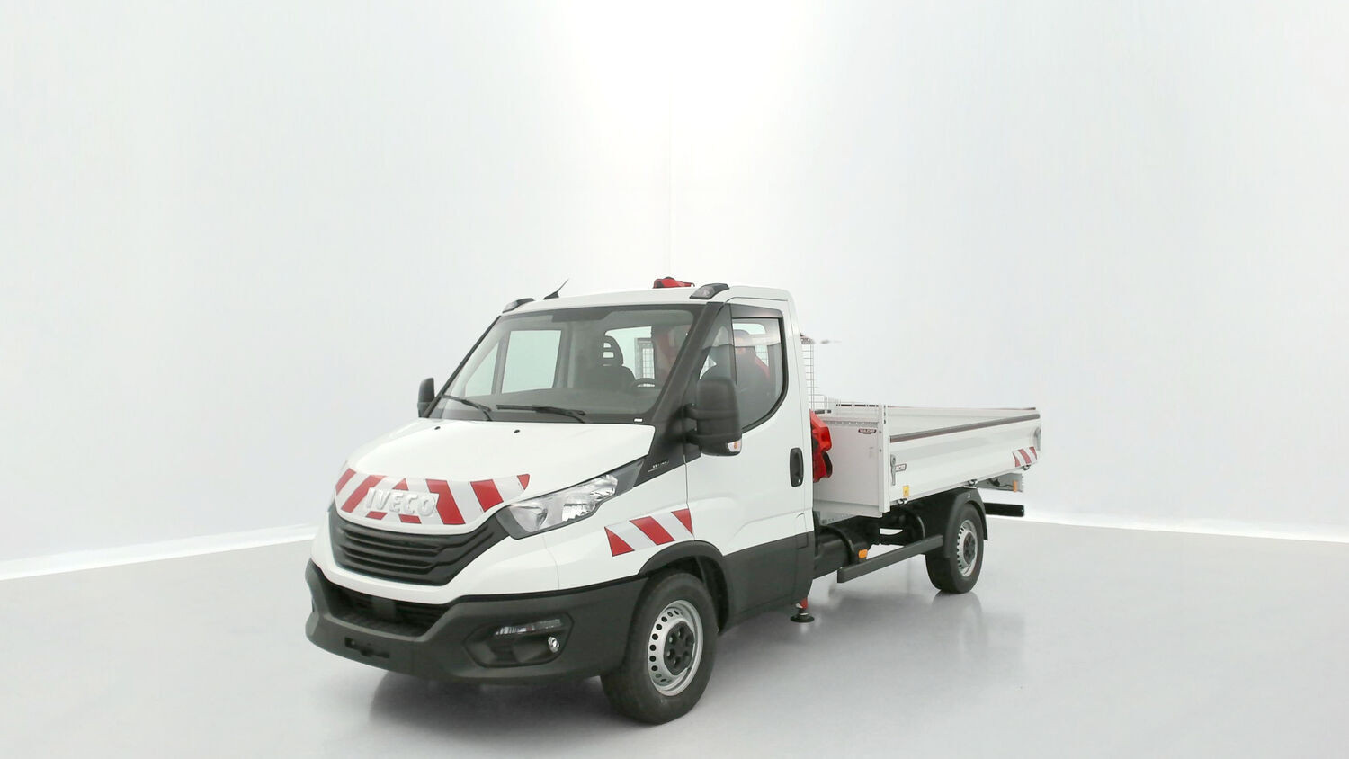 Iveco Daily DAILY 35S14H 3750 2.3 136ch Benne Alu JPM + Grue PK 2900 occasion de 2025 en vente à Rennes