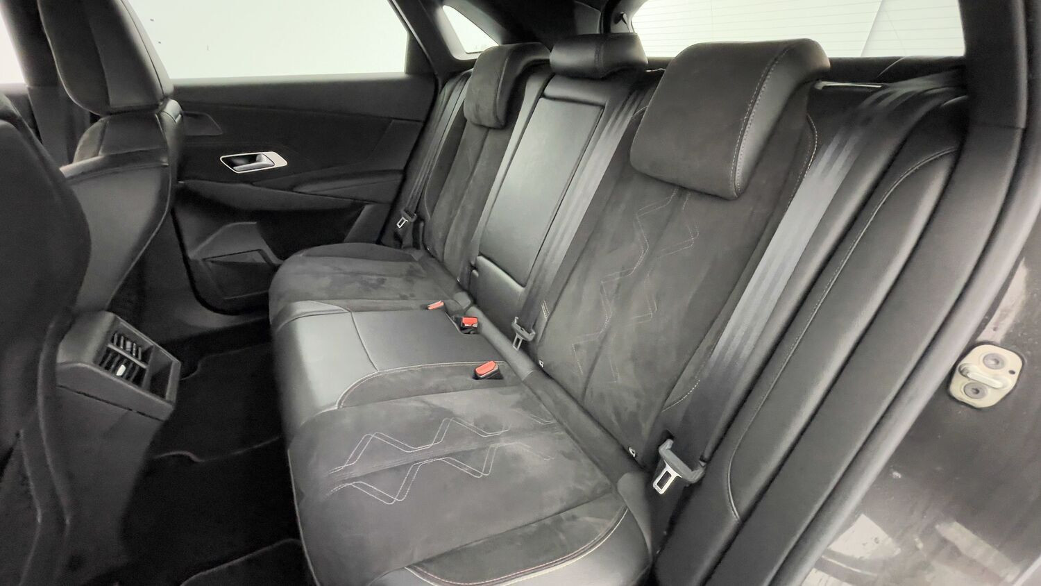 Vente en ligne Ds DS7 Crossback DS7 CROSSBACK 1.2 PureTech 130ch Performance Line au prix de 24 180 €