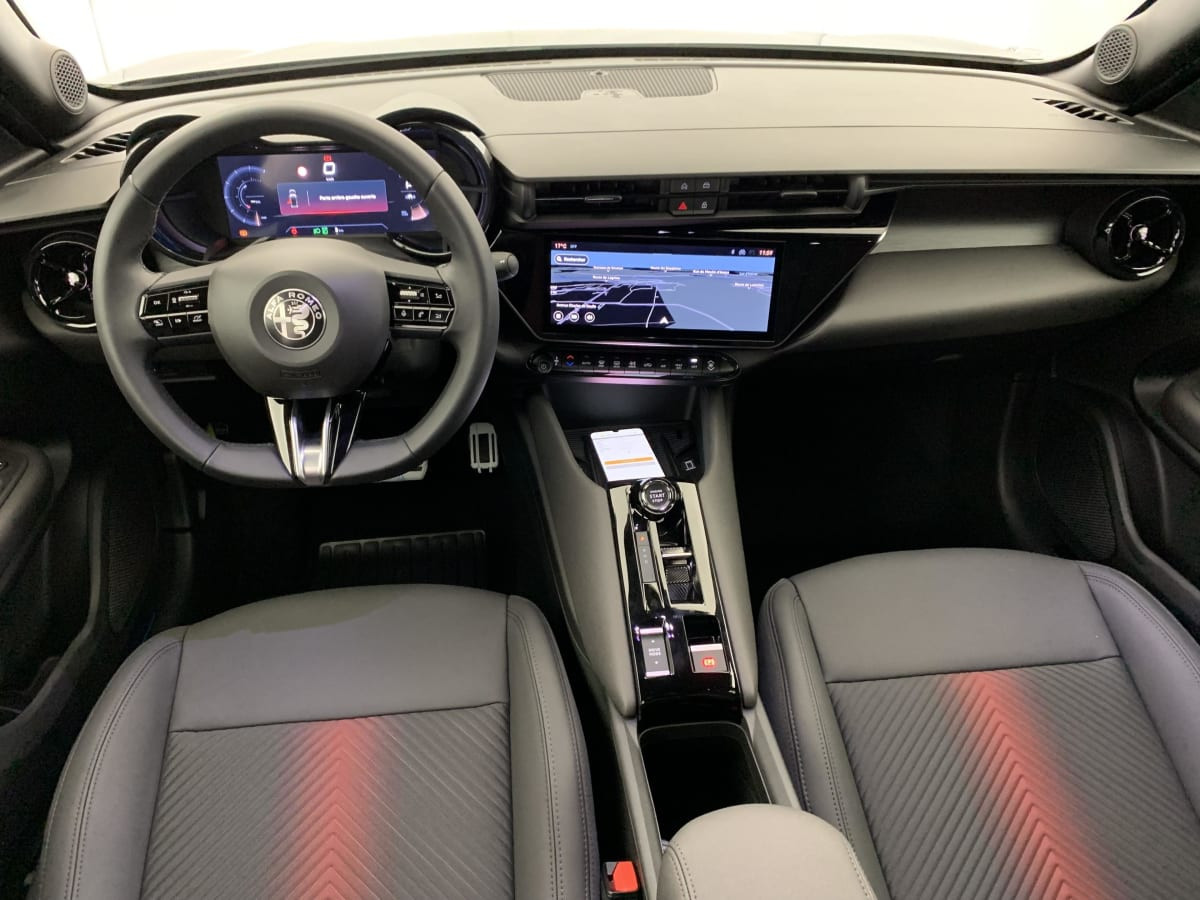 Vente en ligne Alfa Romeo Junior 1.2 Ibrida 145 ch e-DCT6 Ti au prix de 29 960 €
