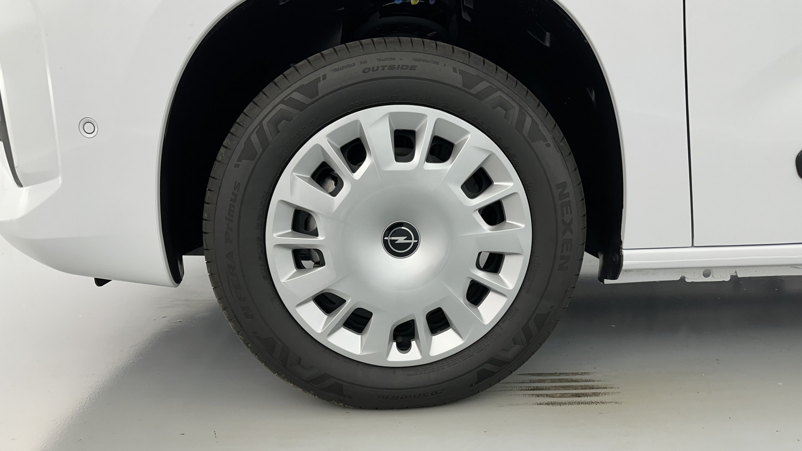 Vente en ligne Opel Combo Cargo COMBO CARGO M 650kg 1.5 BlueHDi 100ch au prix de 22 980 €