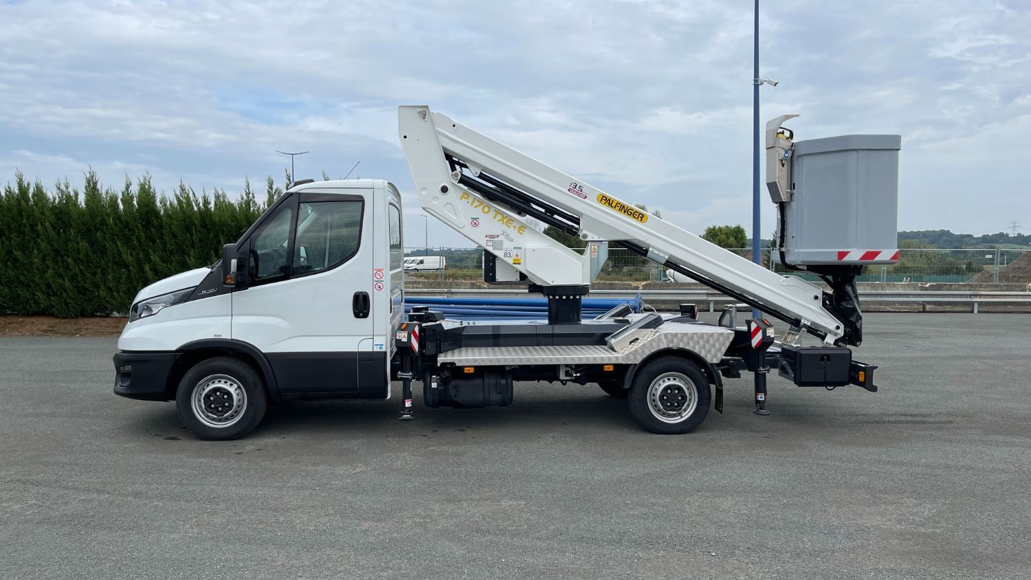 Iveco Daily DAILY 35S14H 3750 2.3 136ch Nacelle Smart P170 TXE E occasion de 2022 en vente à Rennes