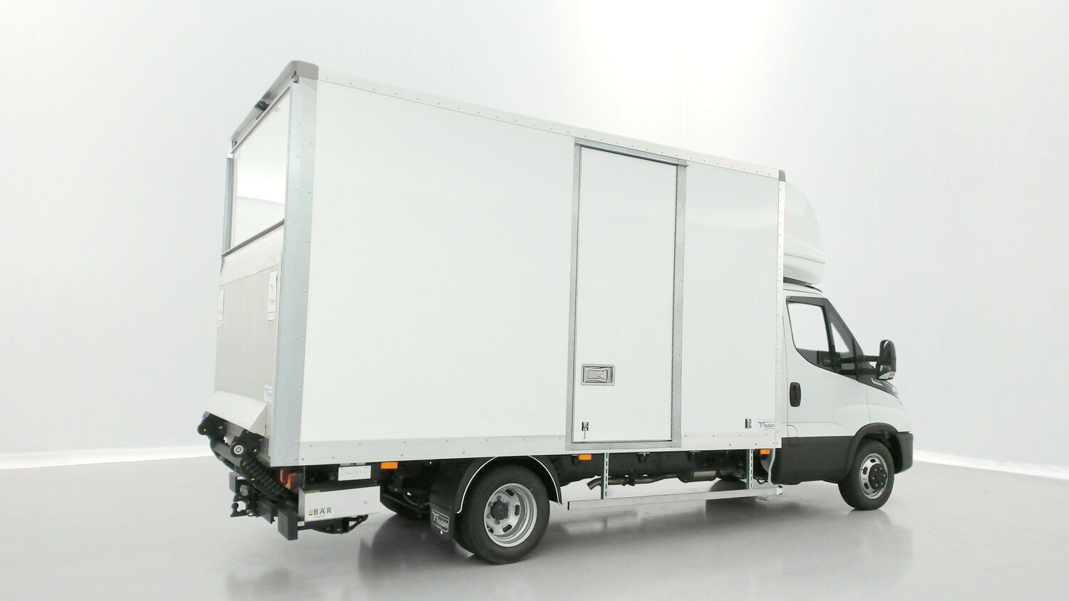 Vente en ligne Iveco Daily DAILY III 35C18HA8 4100 3.0 180ch Caisse 20m³ Toutain au prix de 62 480 €