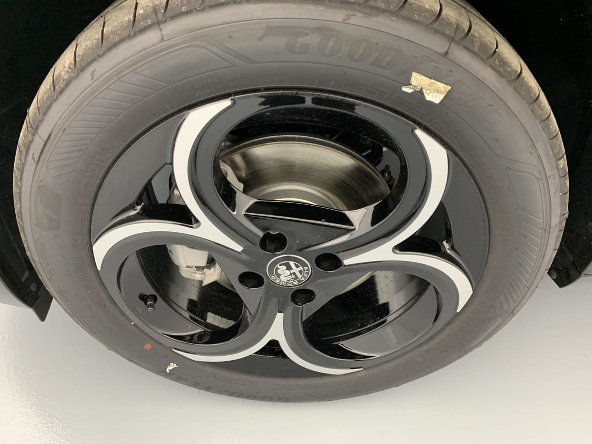 Vente en ligne Alfa Romeo Junior 1.2 Ibrida 145 ch e-DCT6 Ti au prix de 29 960 €
