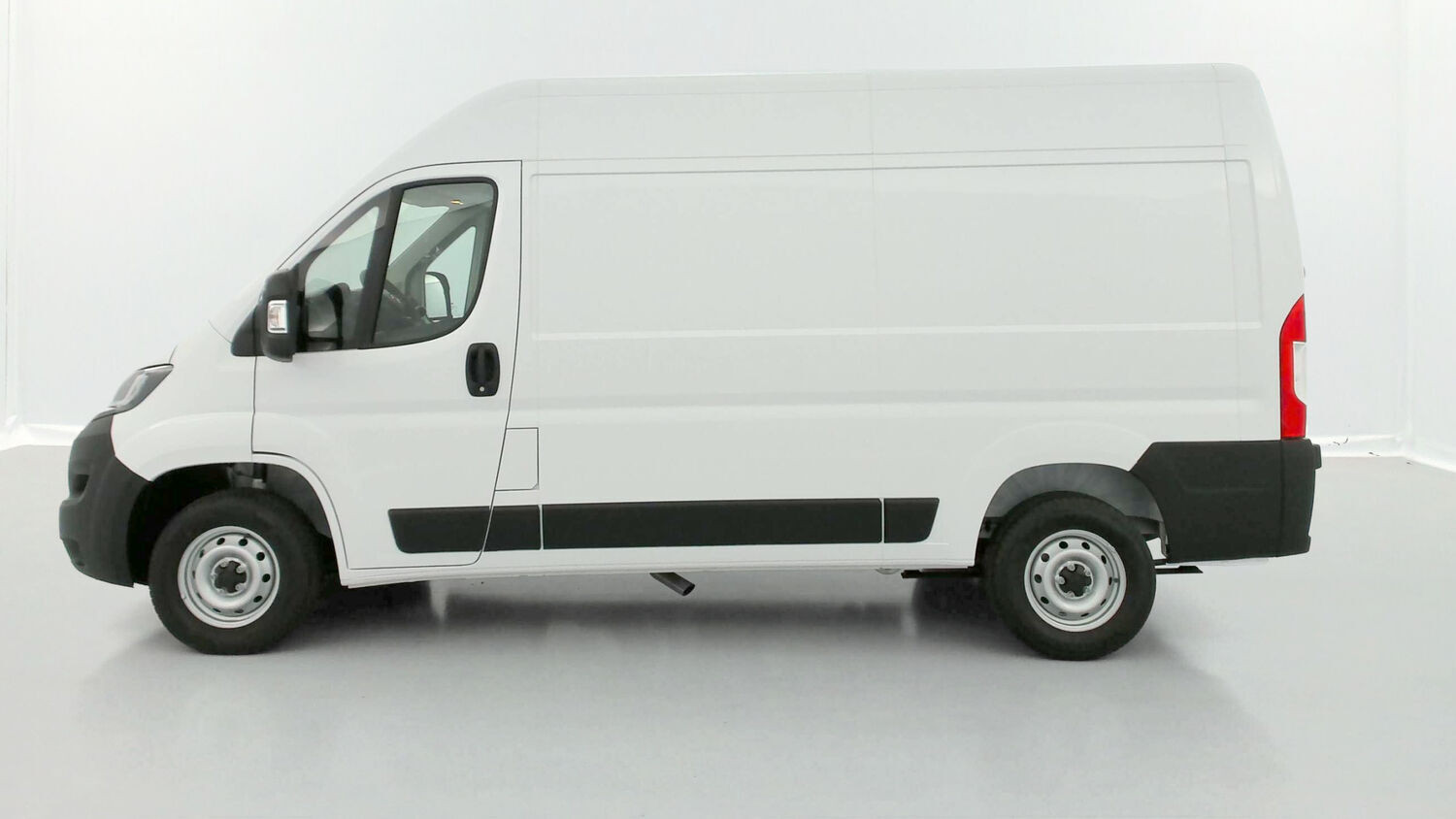 Vente en ligne Fiat Ducato Fourgon DUCATO III 3.5 MH2 H3-Power 140ch au prix de 30 300 €