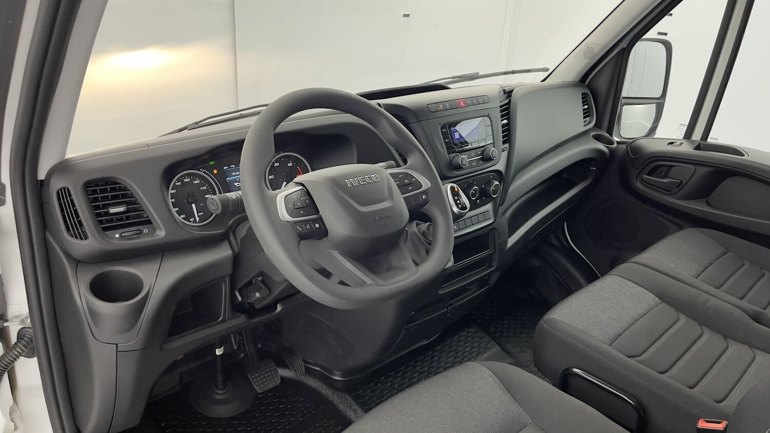 Vente en ligne Iveco Daily DAILY III 35C18HA8 4100 3.0 180ch Caisse 20m³ Toutain au prix de 62 480 €