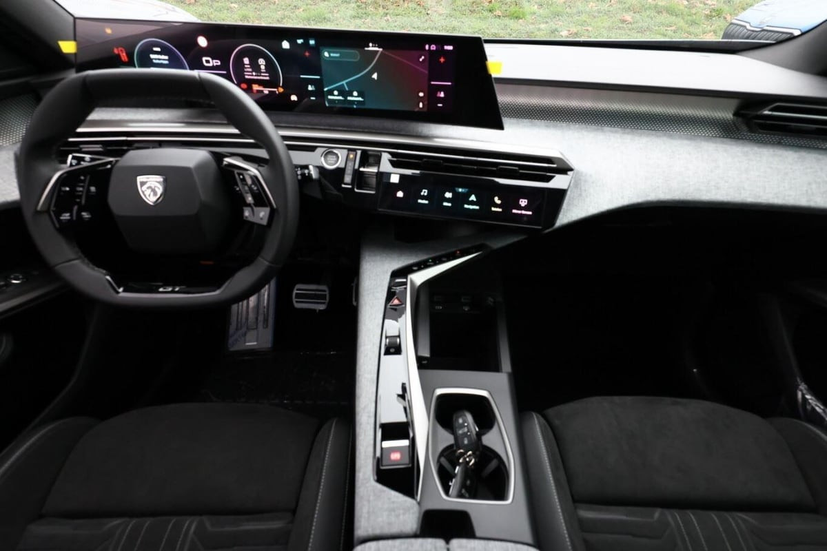 Vente en ligne Peugeot 5008 Hybrid 145 e-DCS6 GT au prix de 37 940 €