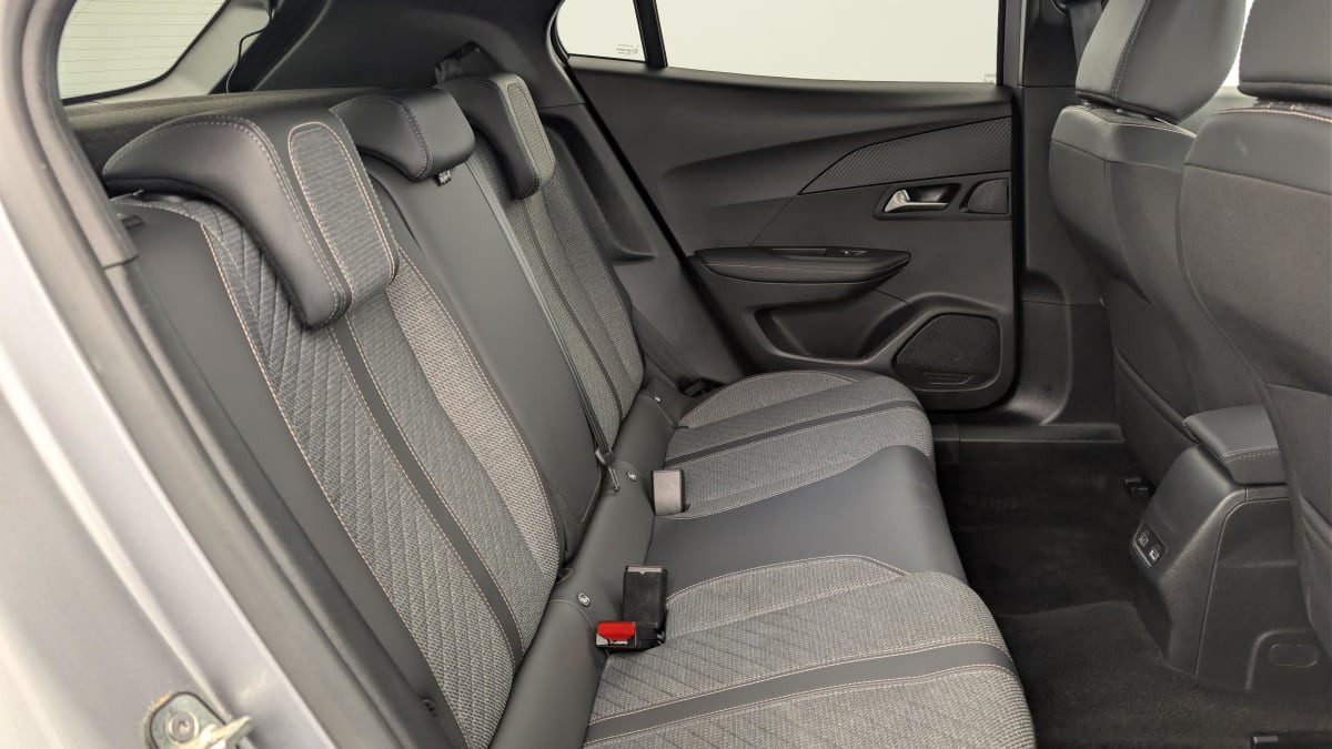 Vente en ligne Peugeot 2008 Hybrid 136 e-DCS6 Allure au prix de 22 950 €